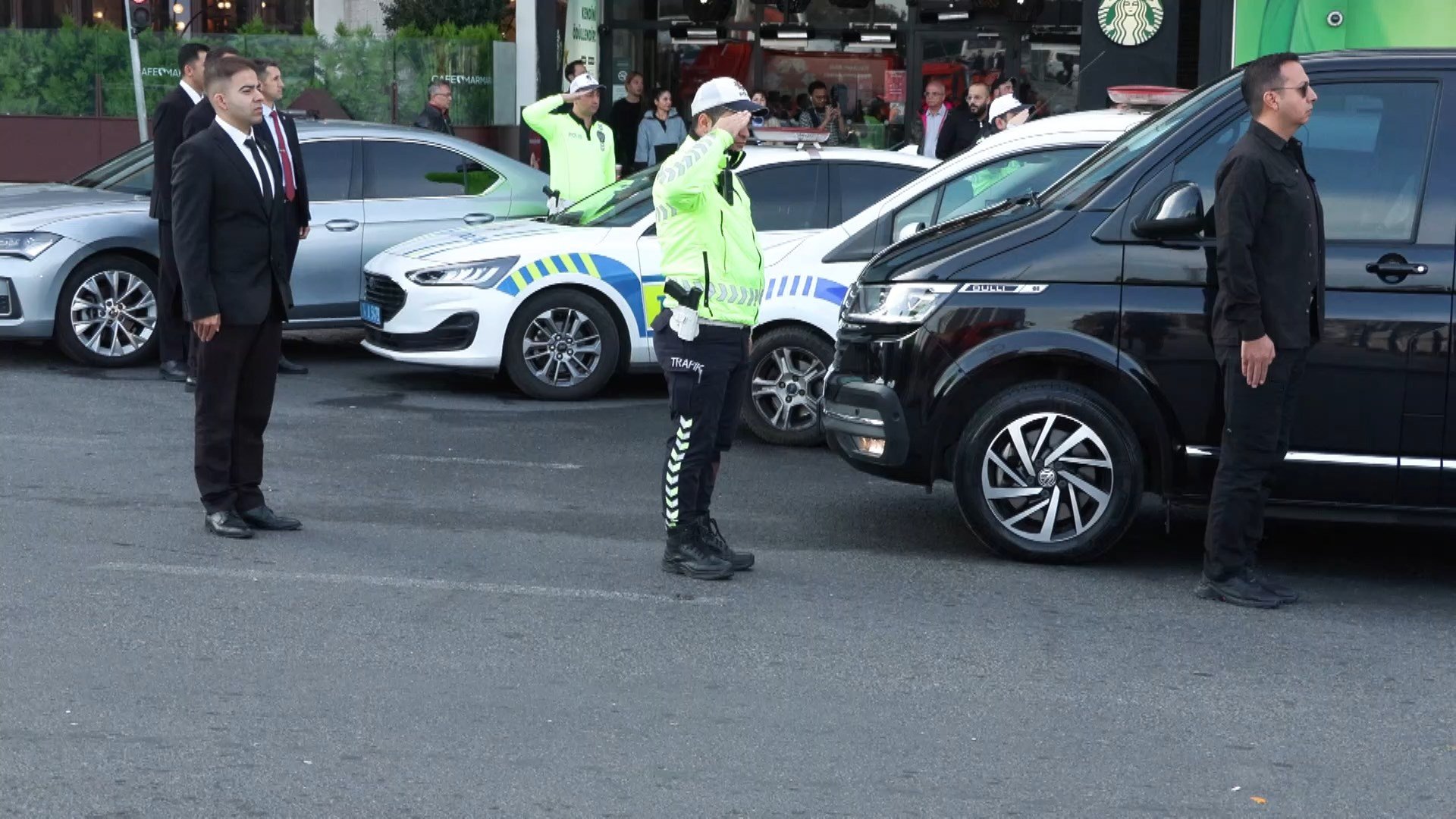 Taksim Meydanı 09.05 Saygı Duruşu
