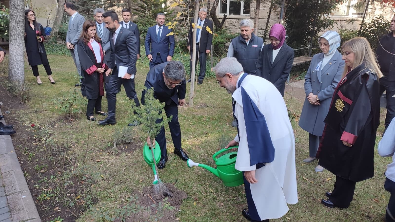 Bakan Yumaklı fidan dikimi