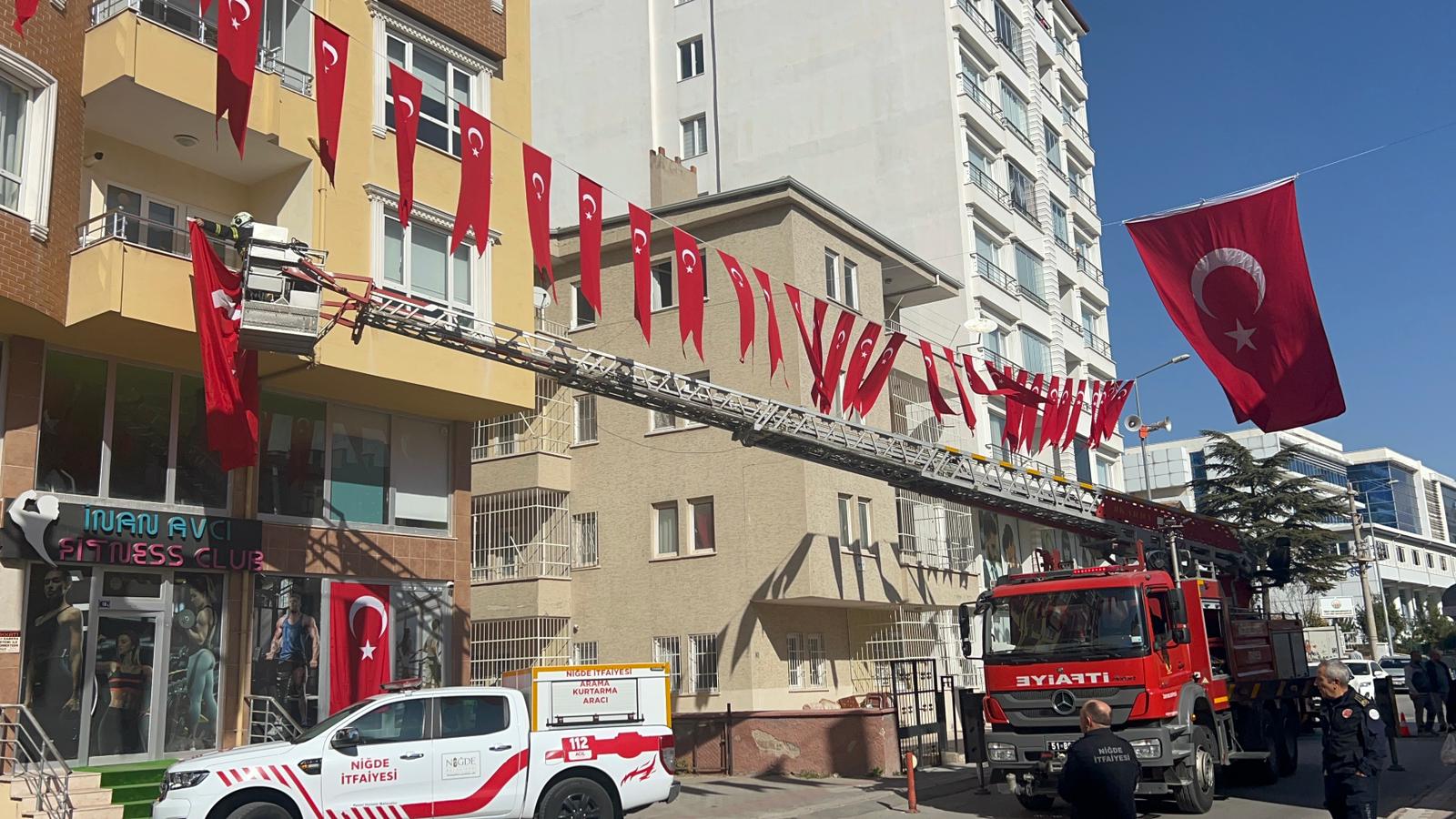 Şehit Burak Özkan Niğde evi Türk bayrağı