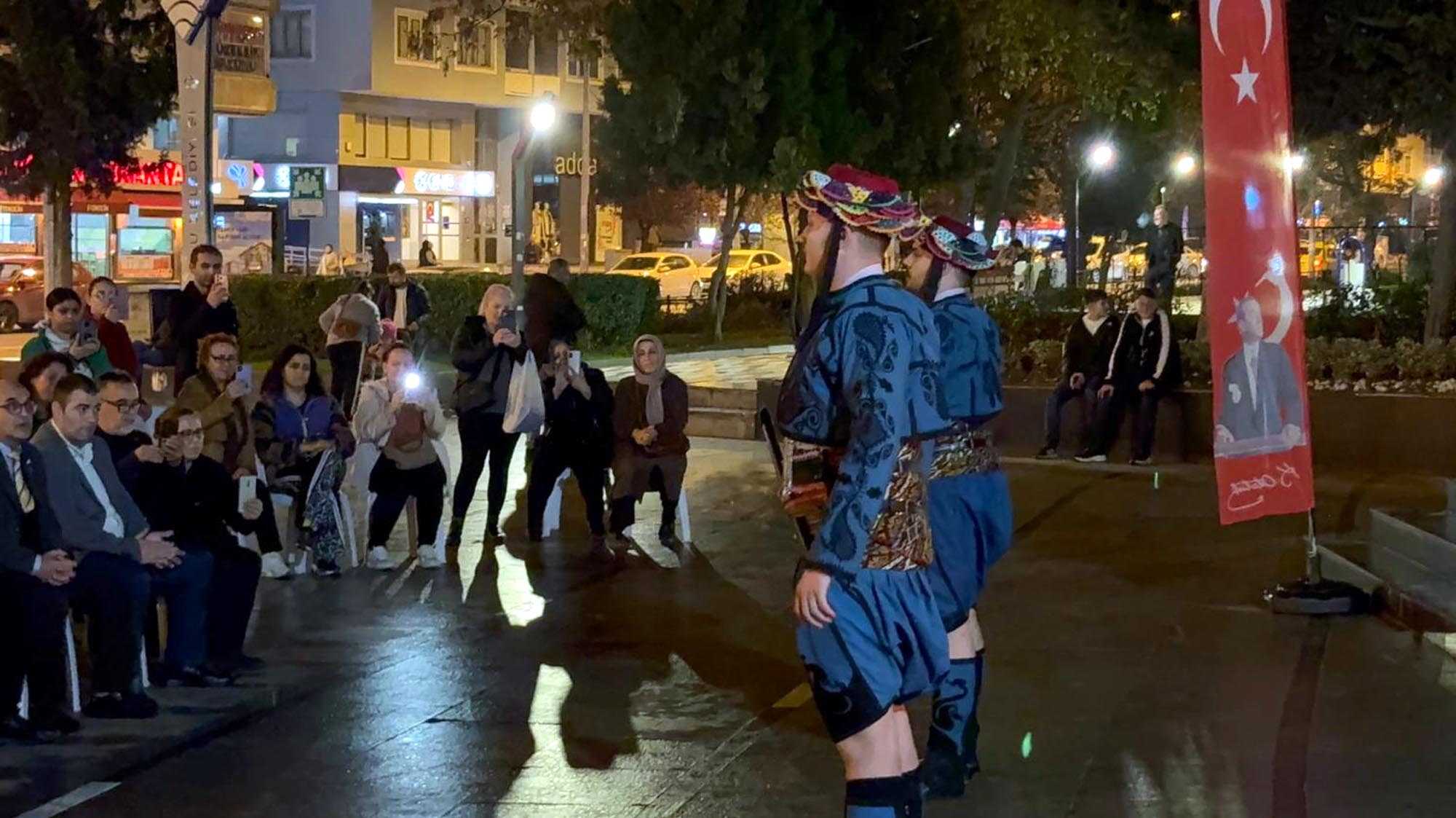 Atatürk fotoğrafları ile anma