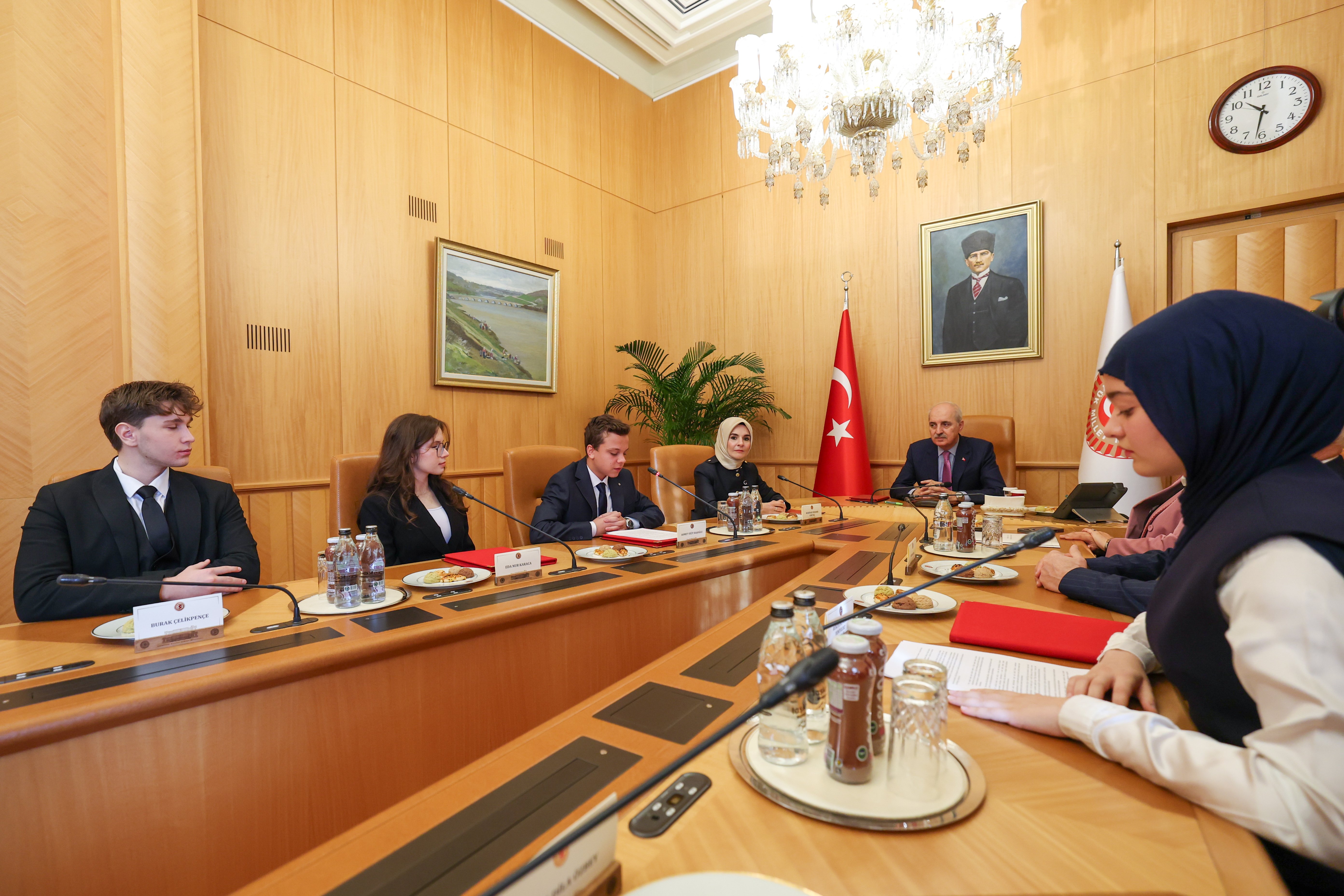 Numan Kurtulmuş çocuklarla