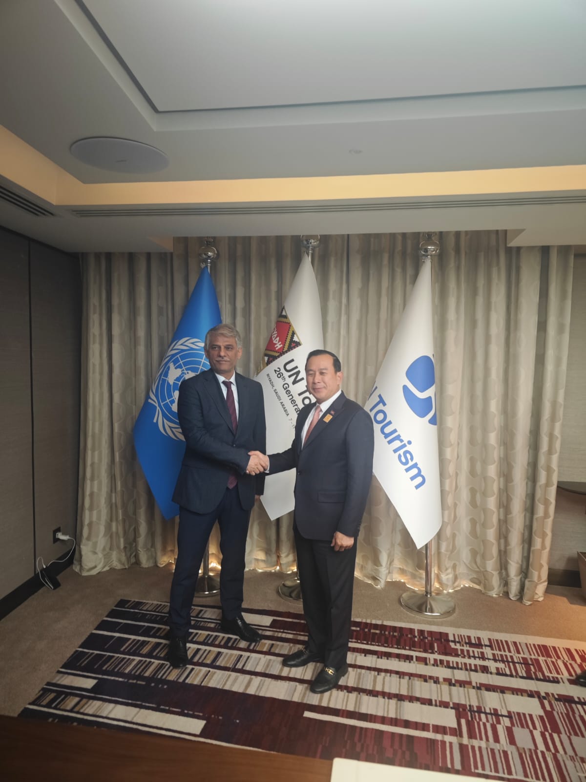 Nadir Alpaslan BM Turizm Zirvesi