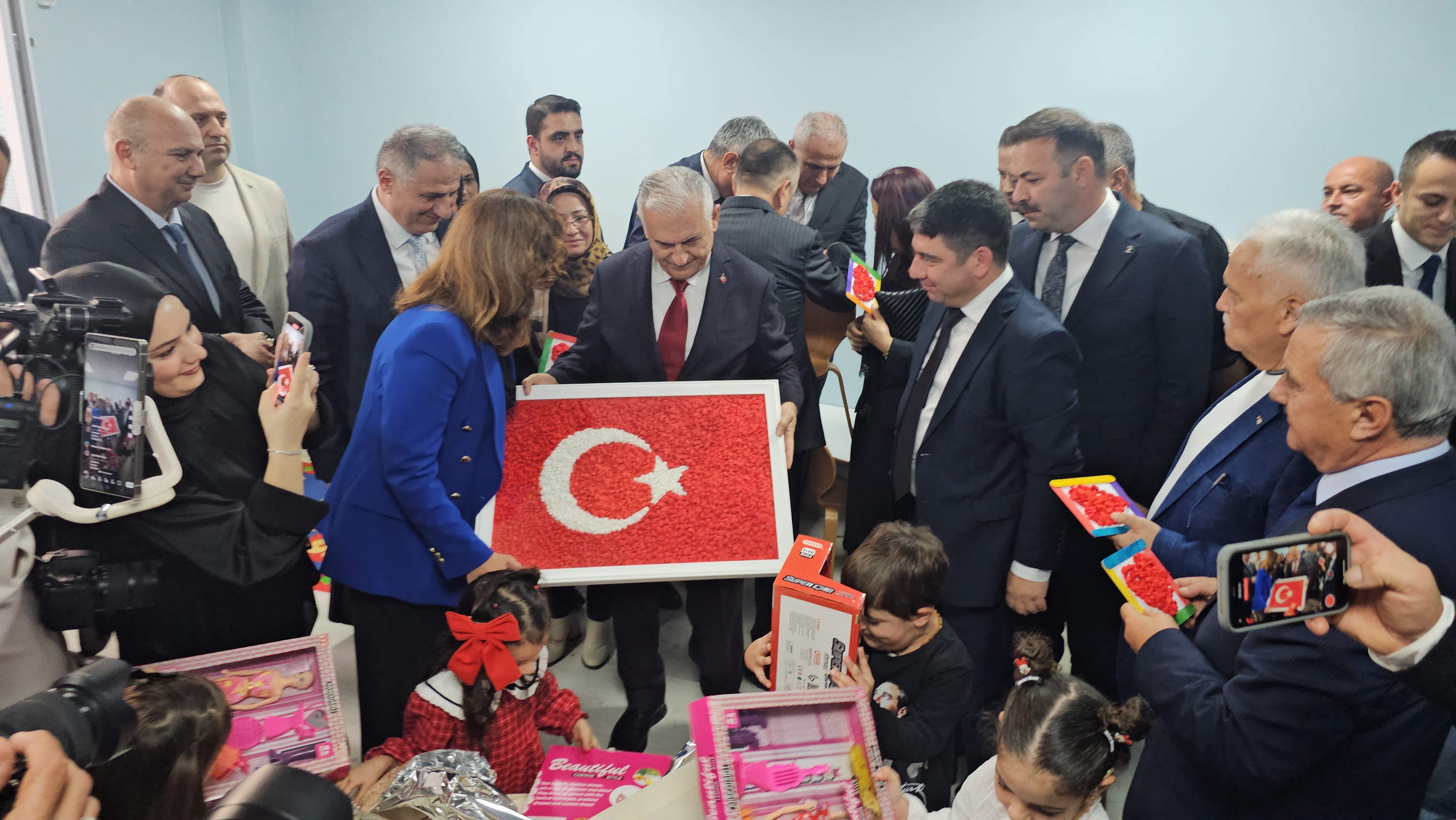 Binali Yıldırım öğrencilerle