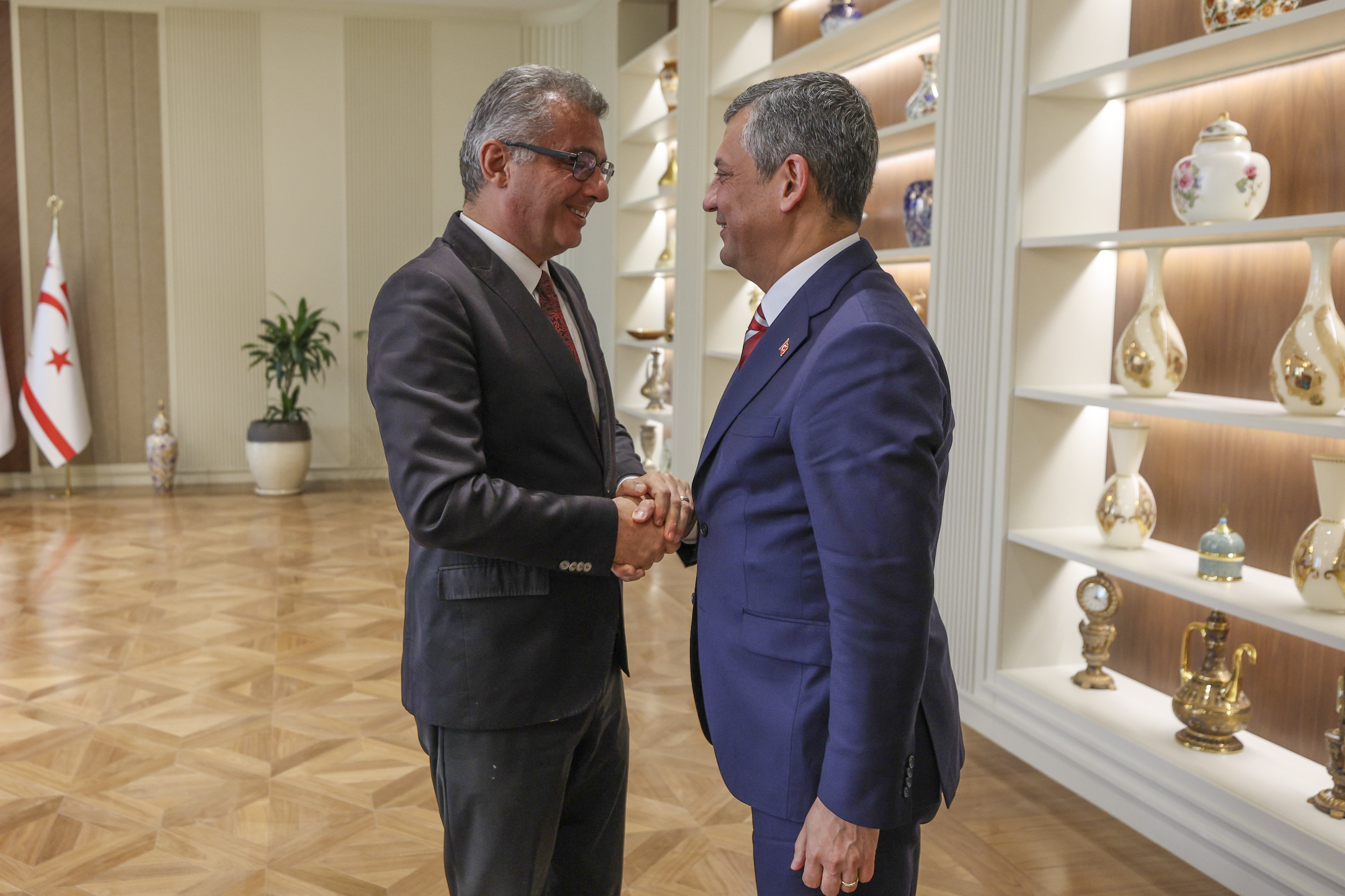 Özgür Özel Tufan Erhürman ziyareti