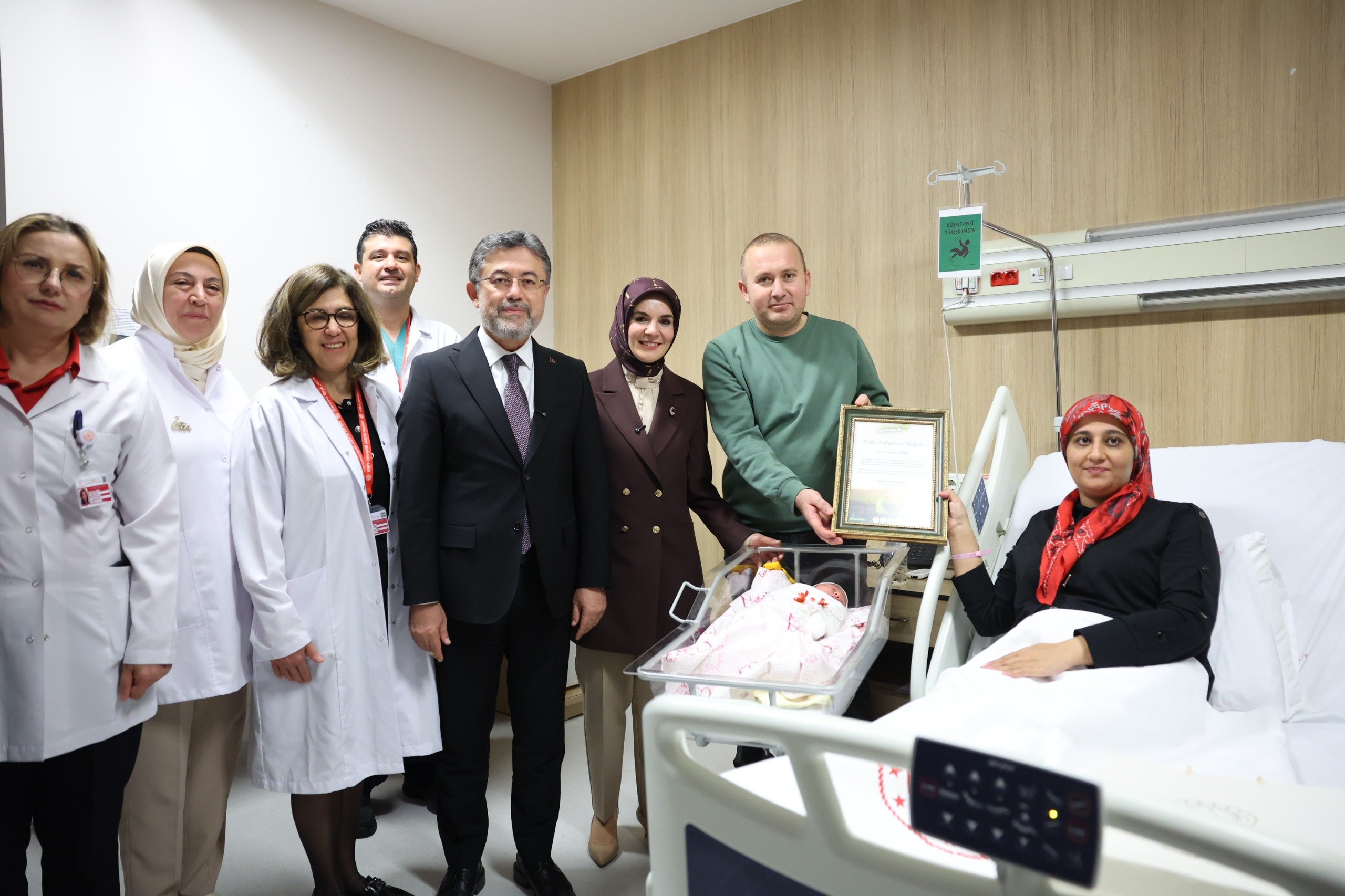 Bakanlar bebek ziyareti