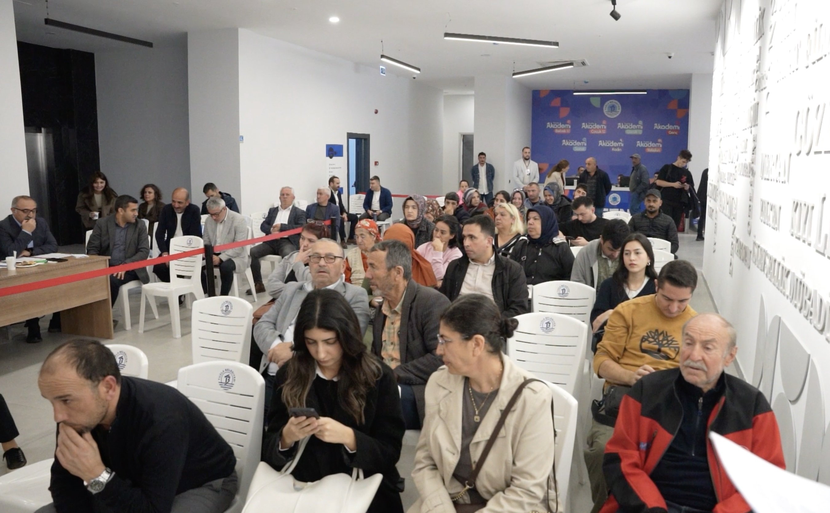 Tuzla Belediye Başkanı Eren Ali Bingöl toplantı