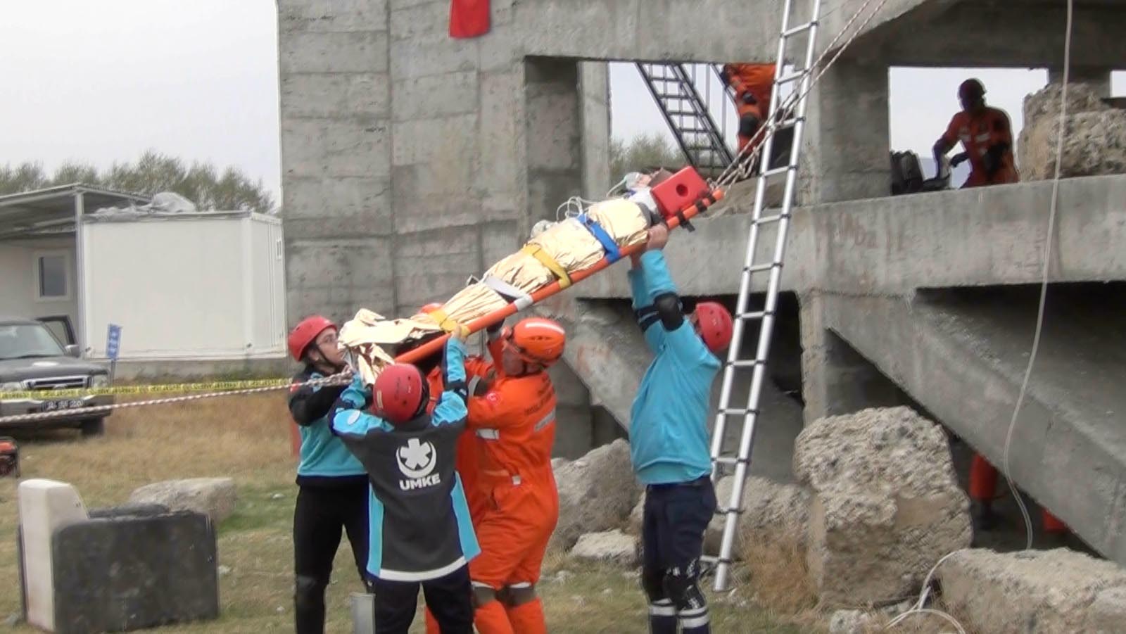 Mehmet Emre Canpolat Deprem Tatbikatı
