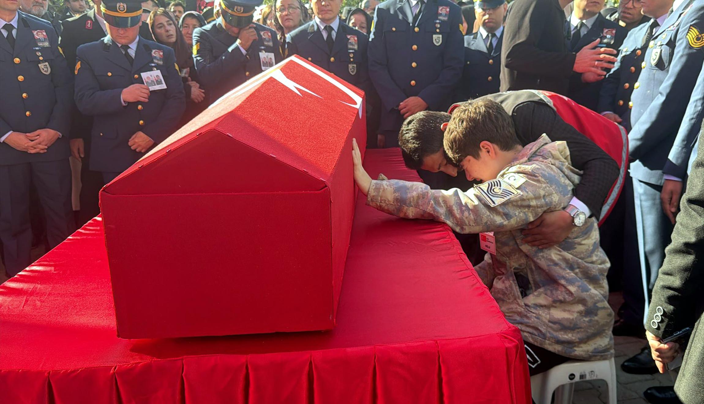 Şehit Aykut eşi ve oğlu