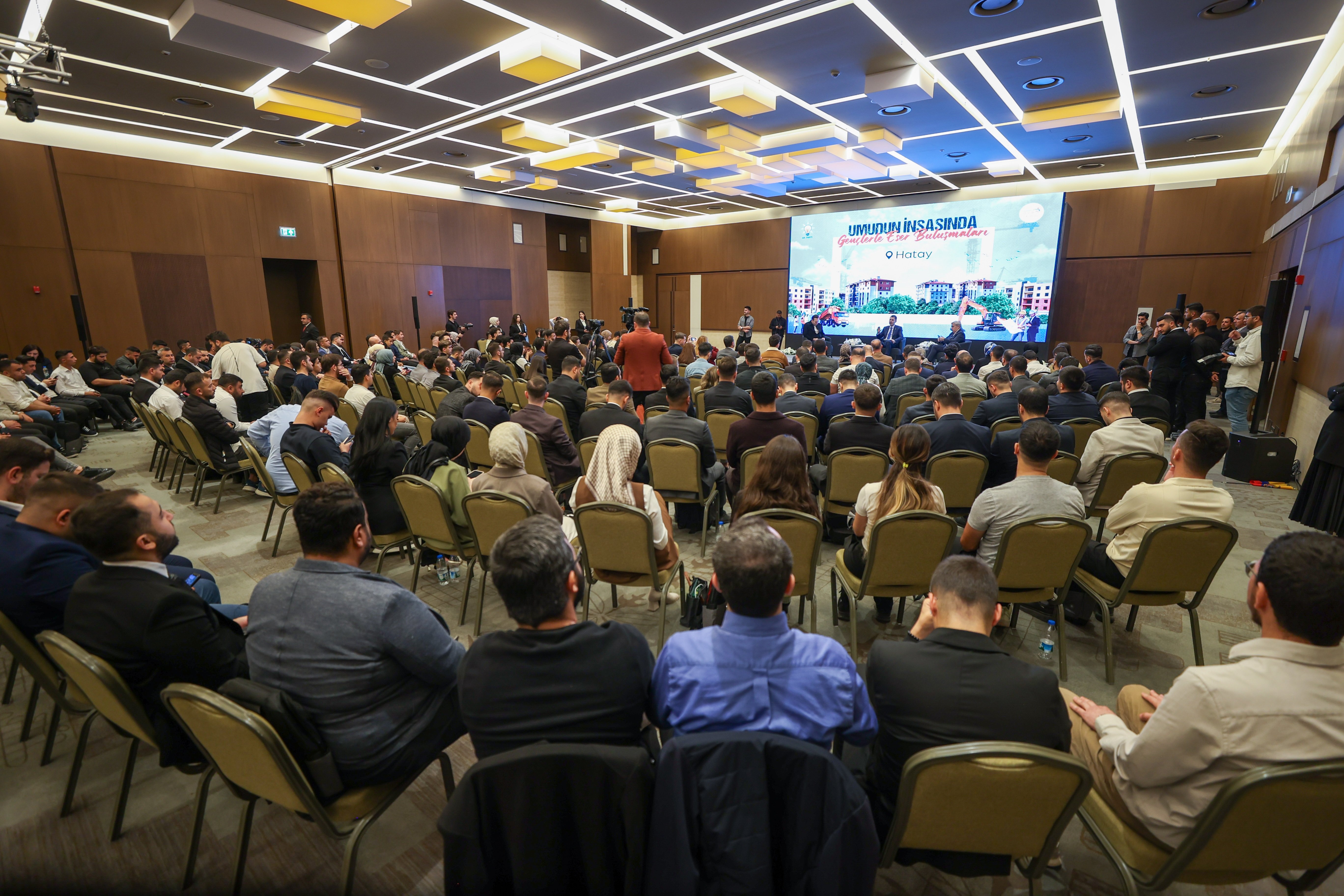 Bakan Murat Kurum genç mühendis ve mimarlarla