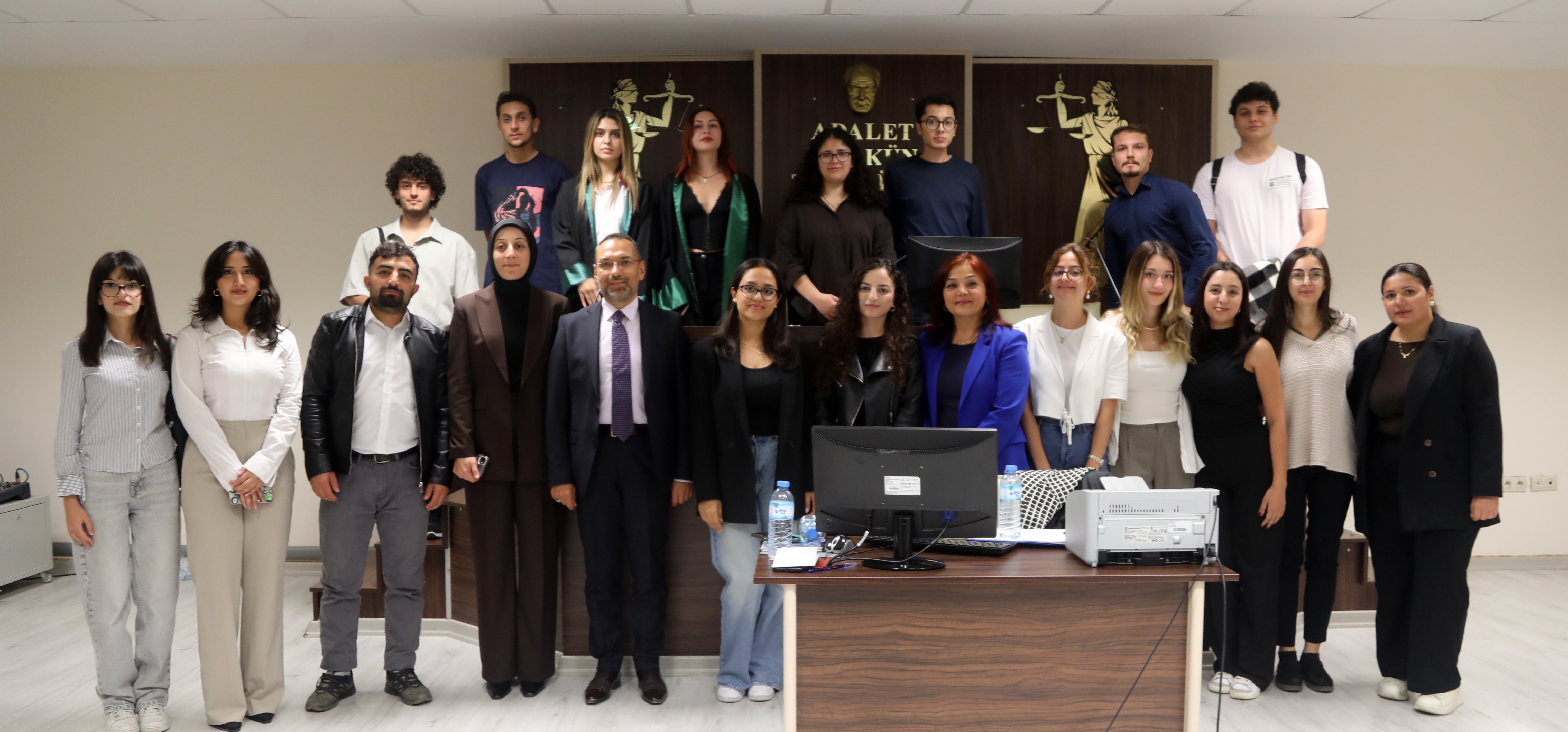 Hukuk öğrencileri çalışma