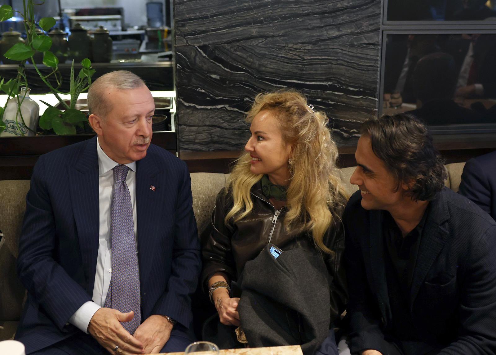 Cumhurbaşkanı Erdoğan vatandaşlarla fotoğraf