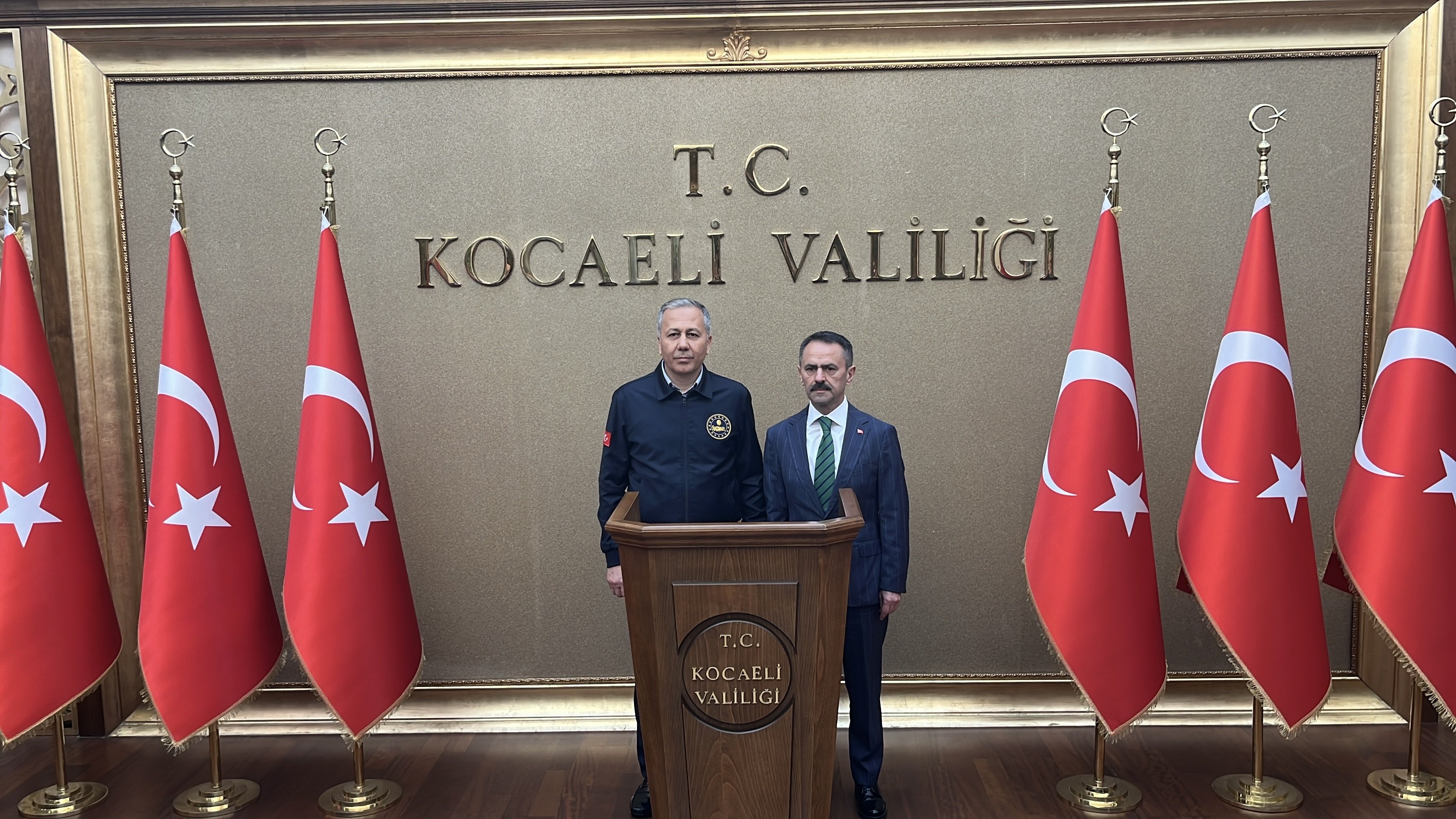 Bakan Yerlikaya toplantıda konuşuyor