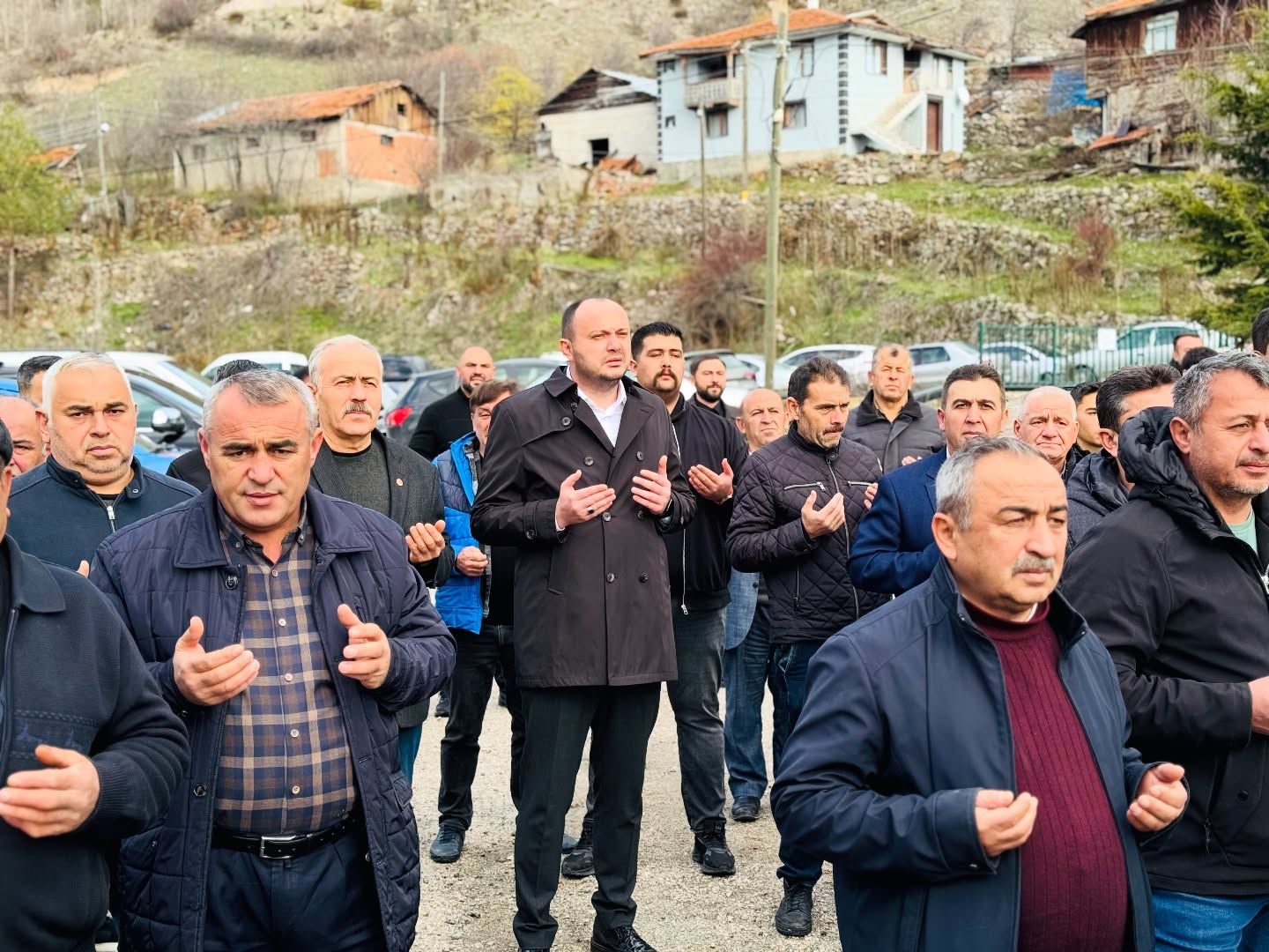 Tekke Barajı mezarlık taşıma