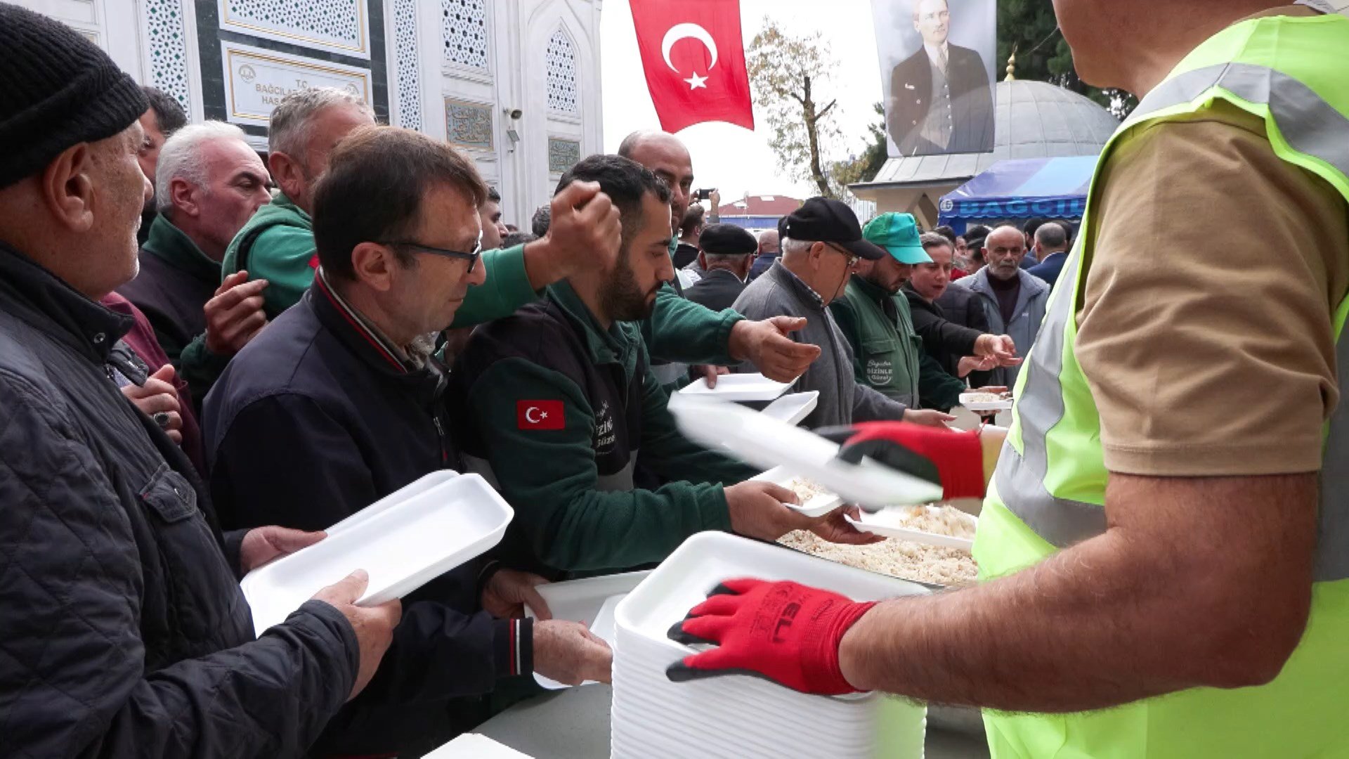 Davut Gül Pilav Dağıtımı