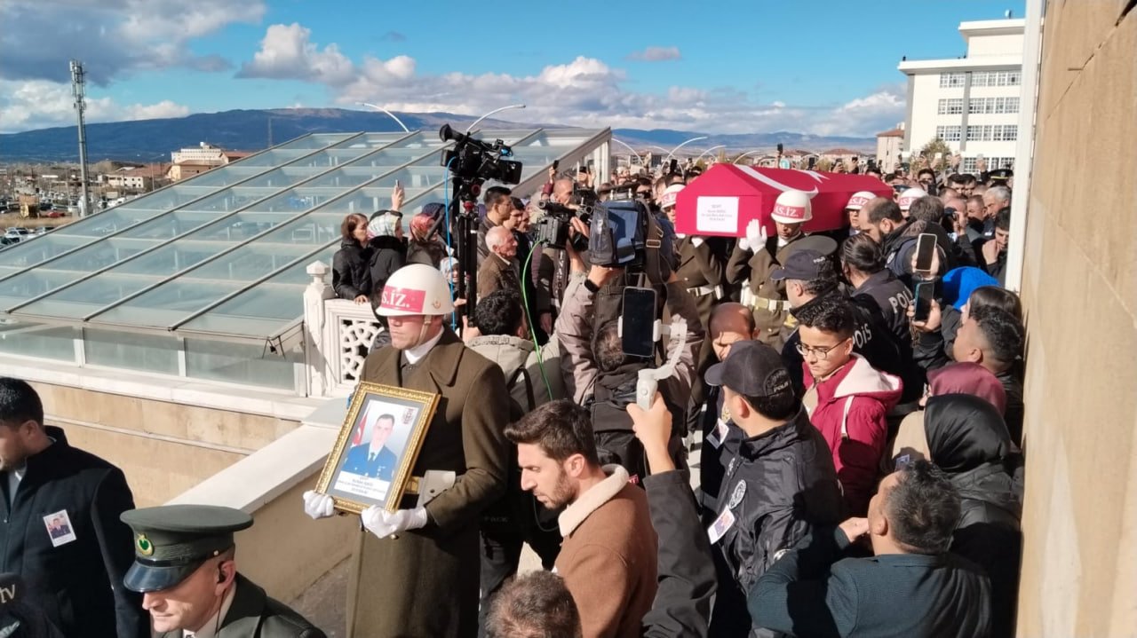 Cenaze töreni Akşemsettin Camii