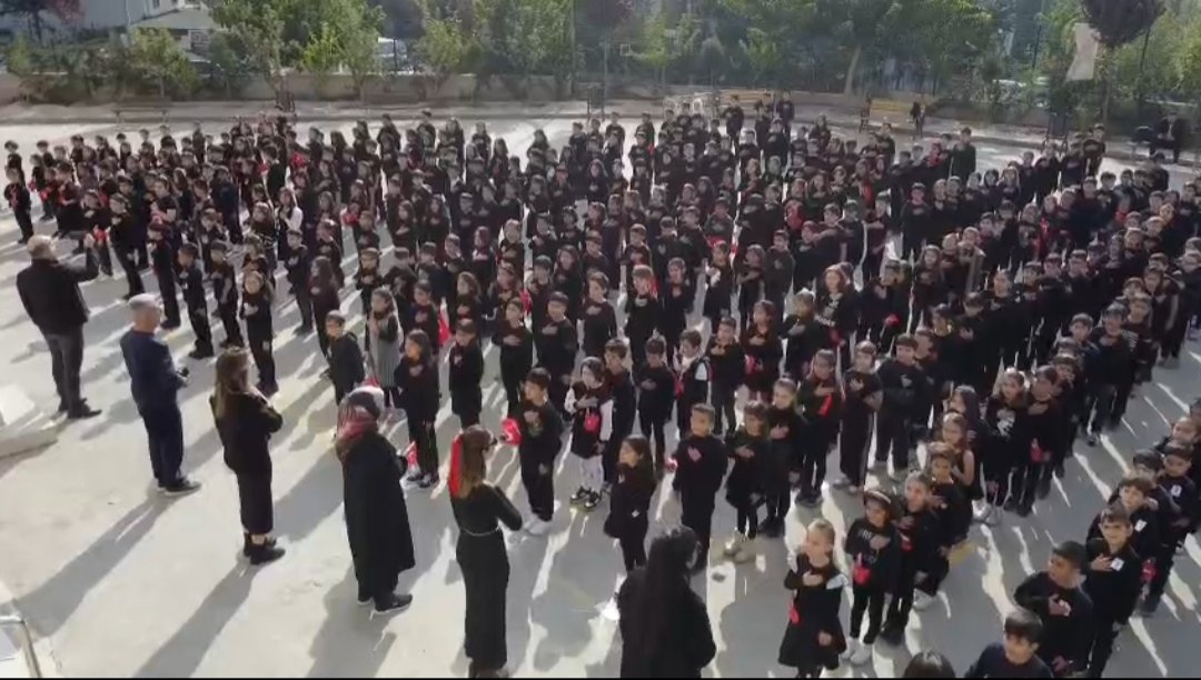 Batman ilkokul öğrencileri Atatürk koreografisi