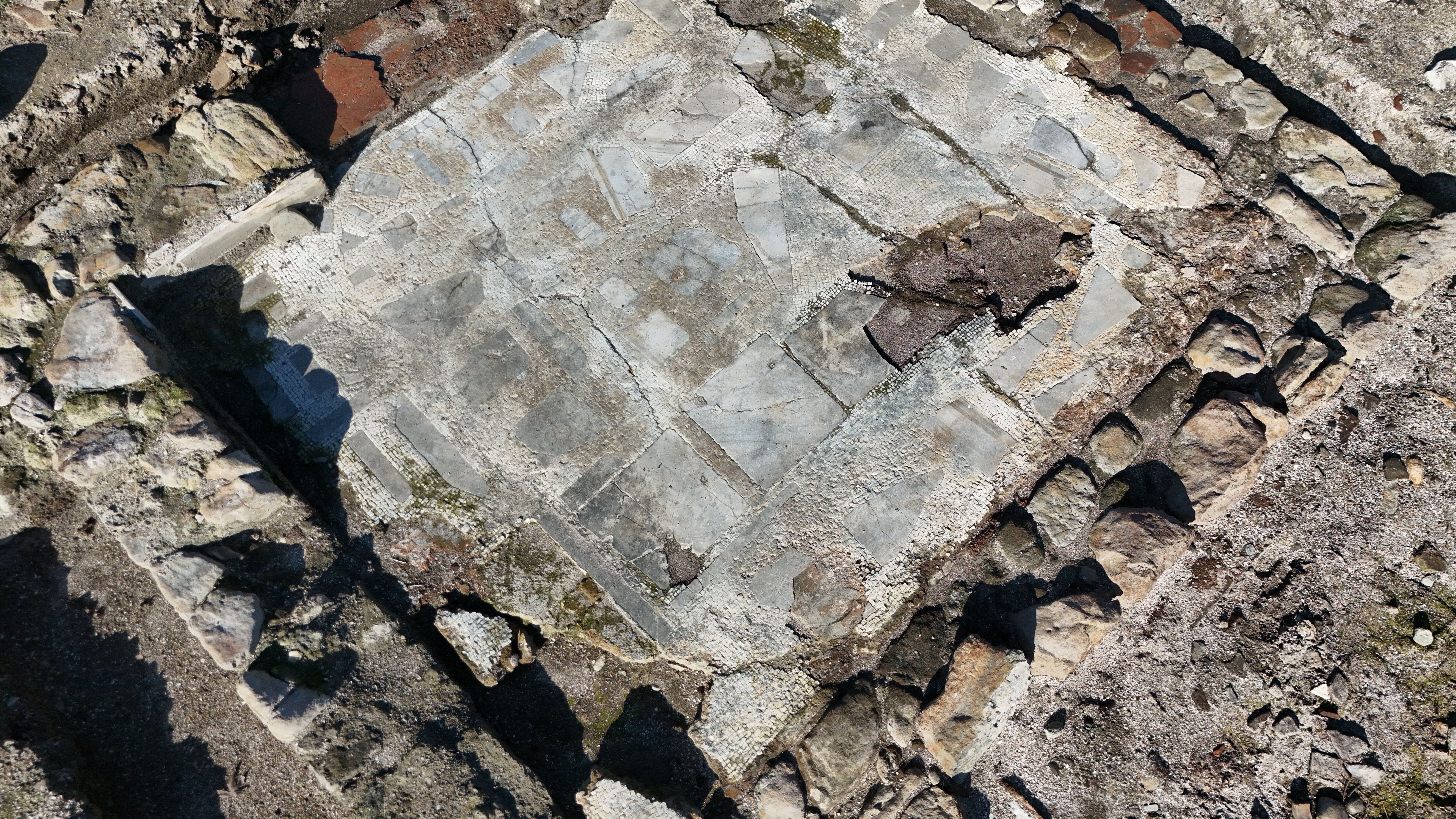 Sapanca Gölü tarihi kilise kalıntıları