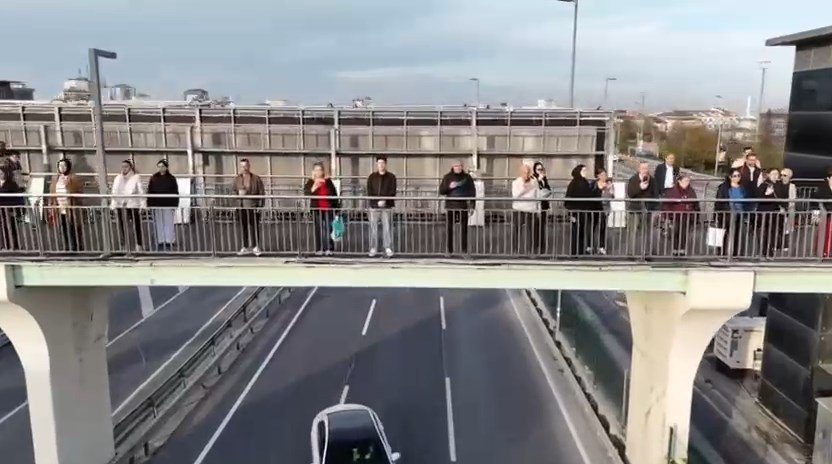 D-100 Karayolu Atatürk anma