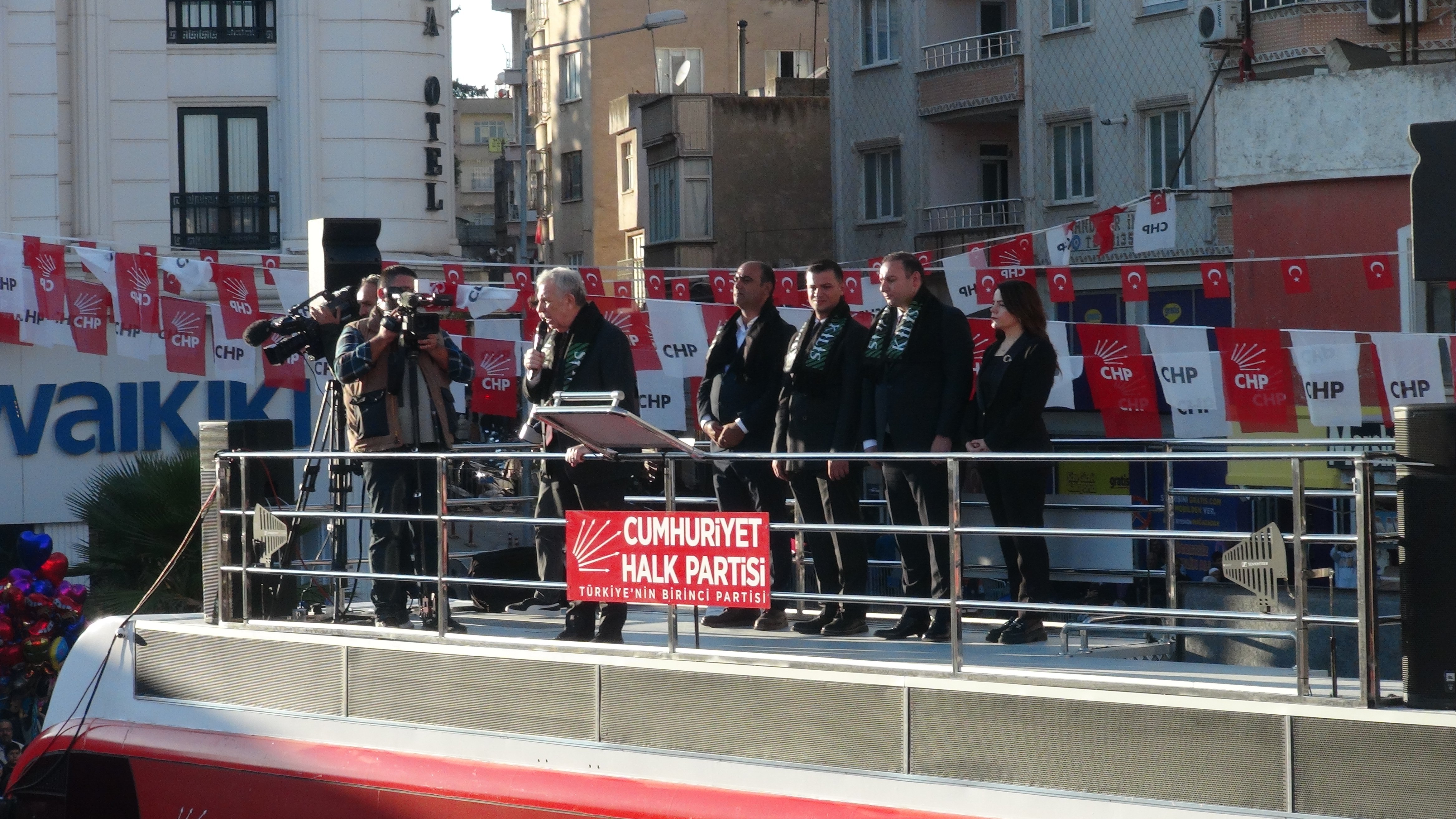 Özgür Özel CHP Kapatma