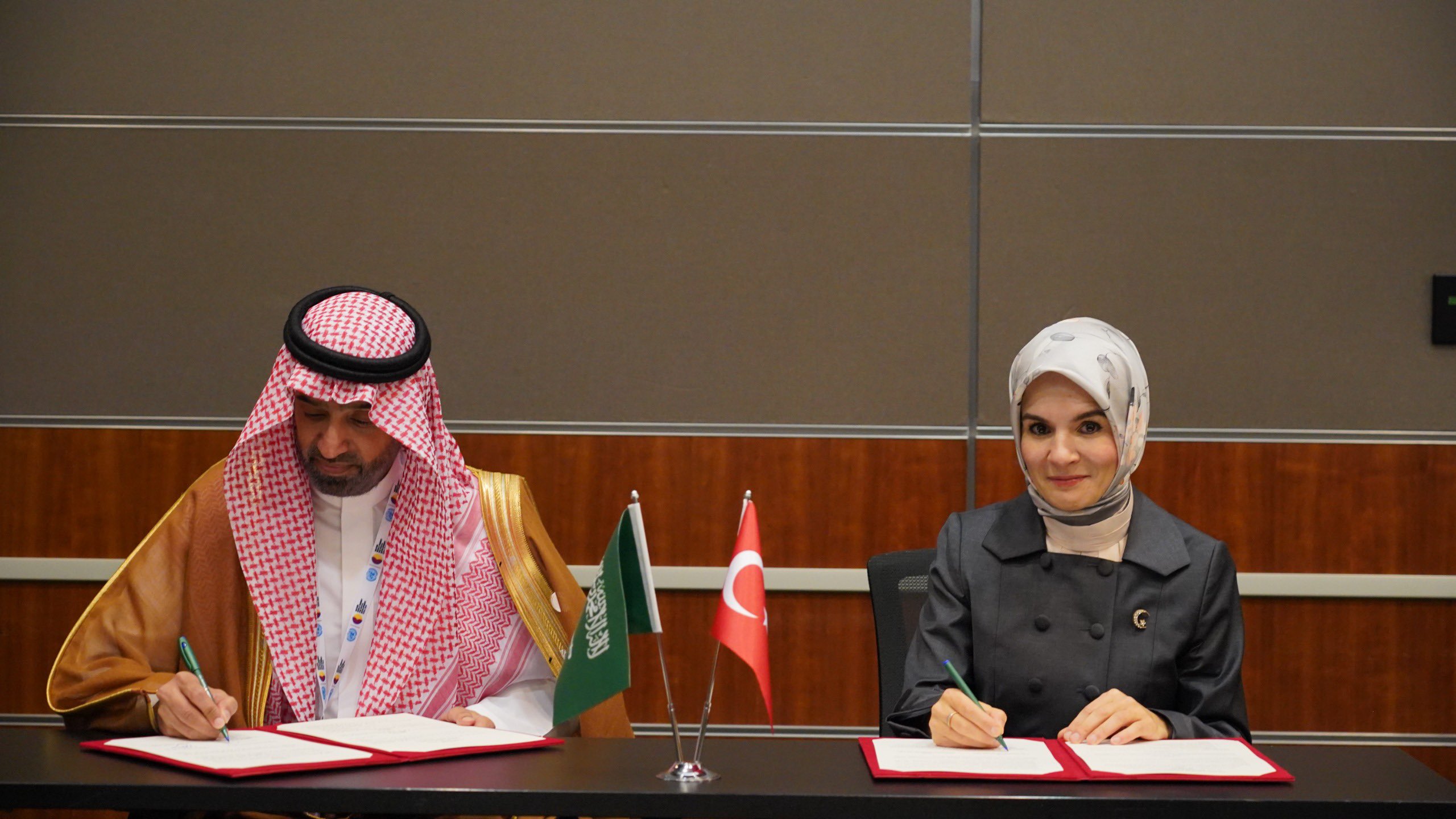 Bakan Göktaş zirvede konuşma