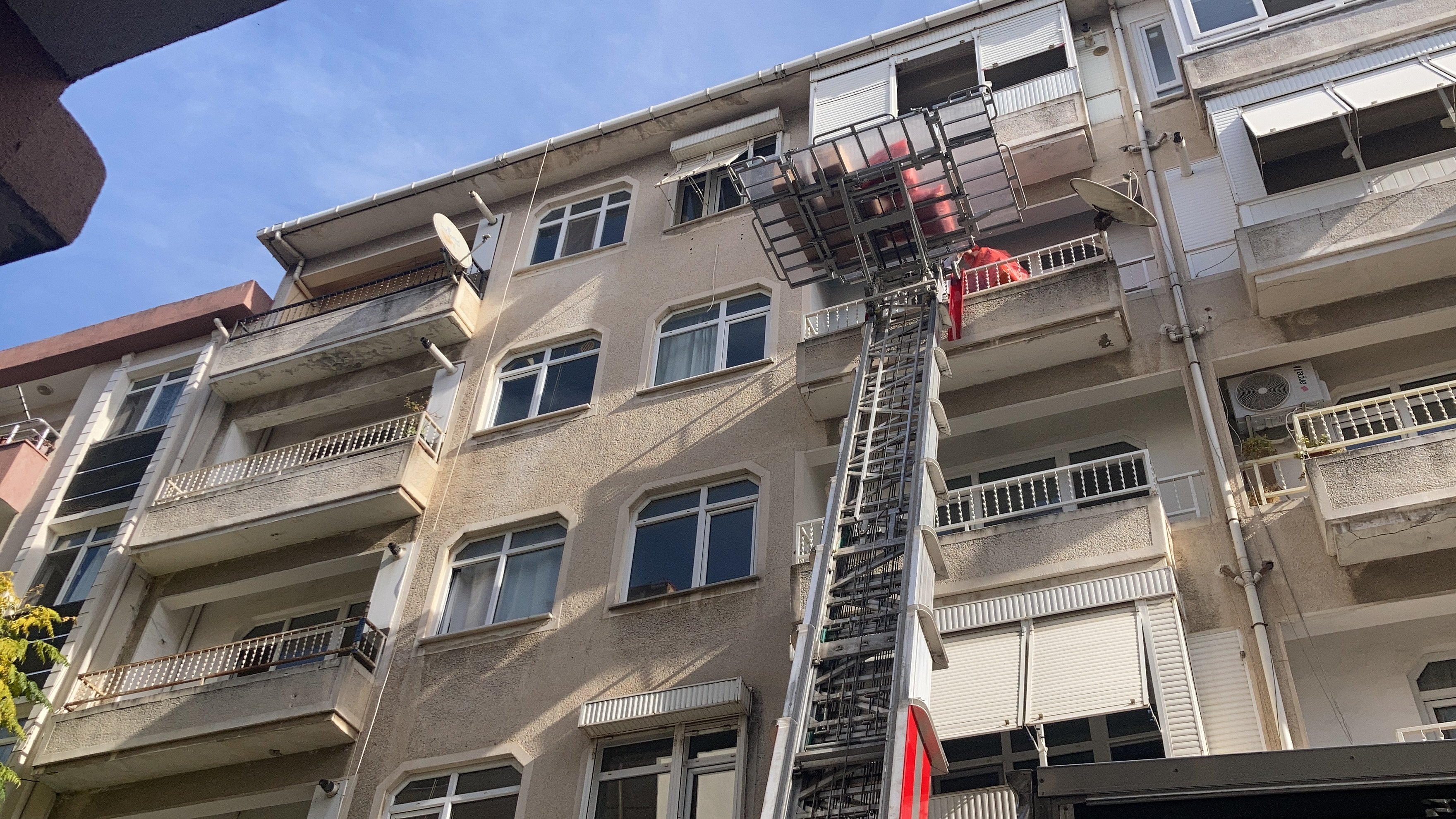 Kocaeli bina kolon çatlak