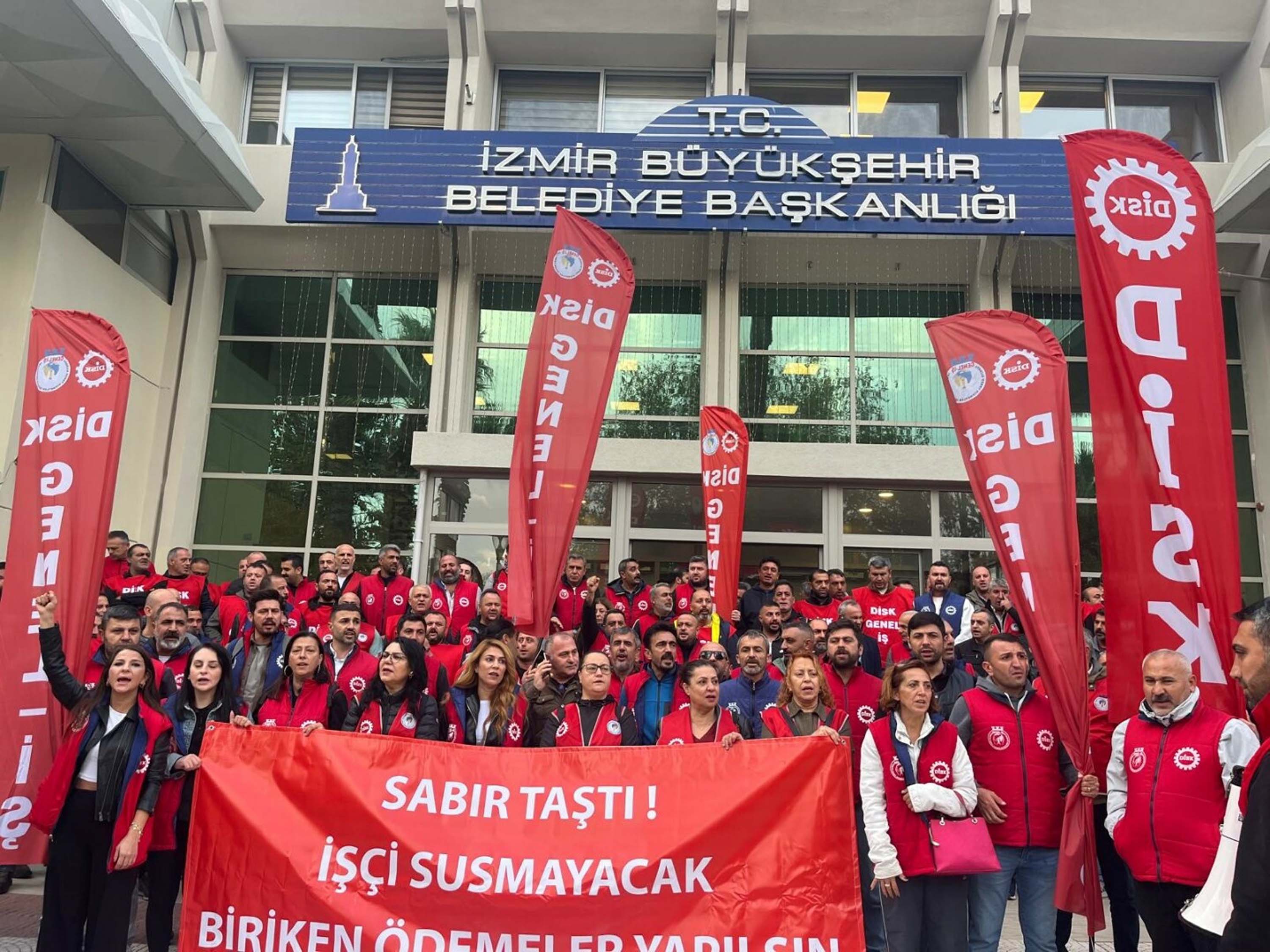 İzmir Büyükşehir Belediyesi işçileri eylemde