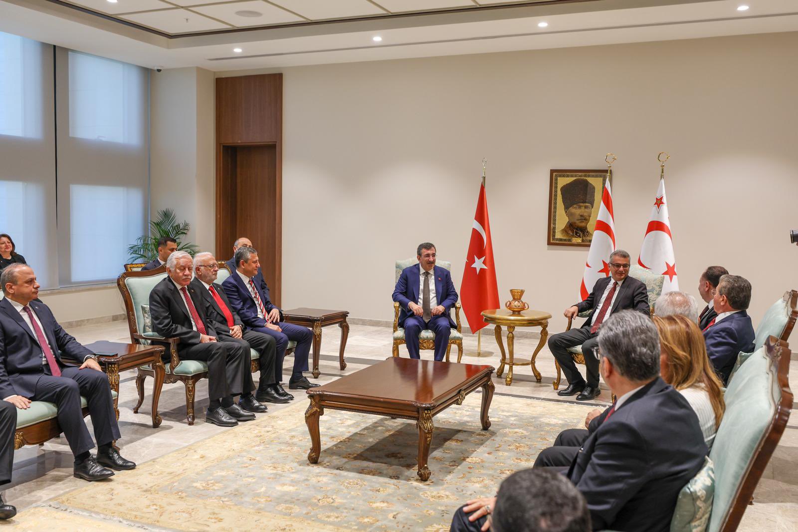 Özgür Özel KKTC Töreni