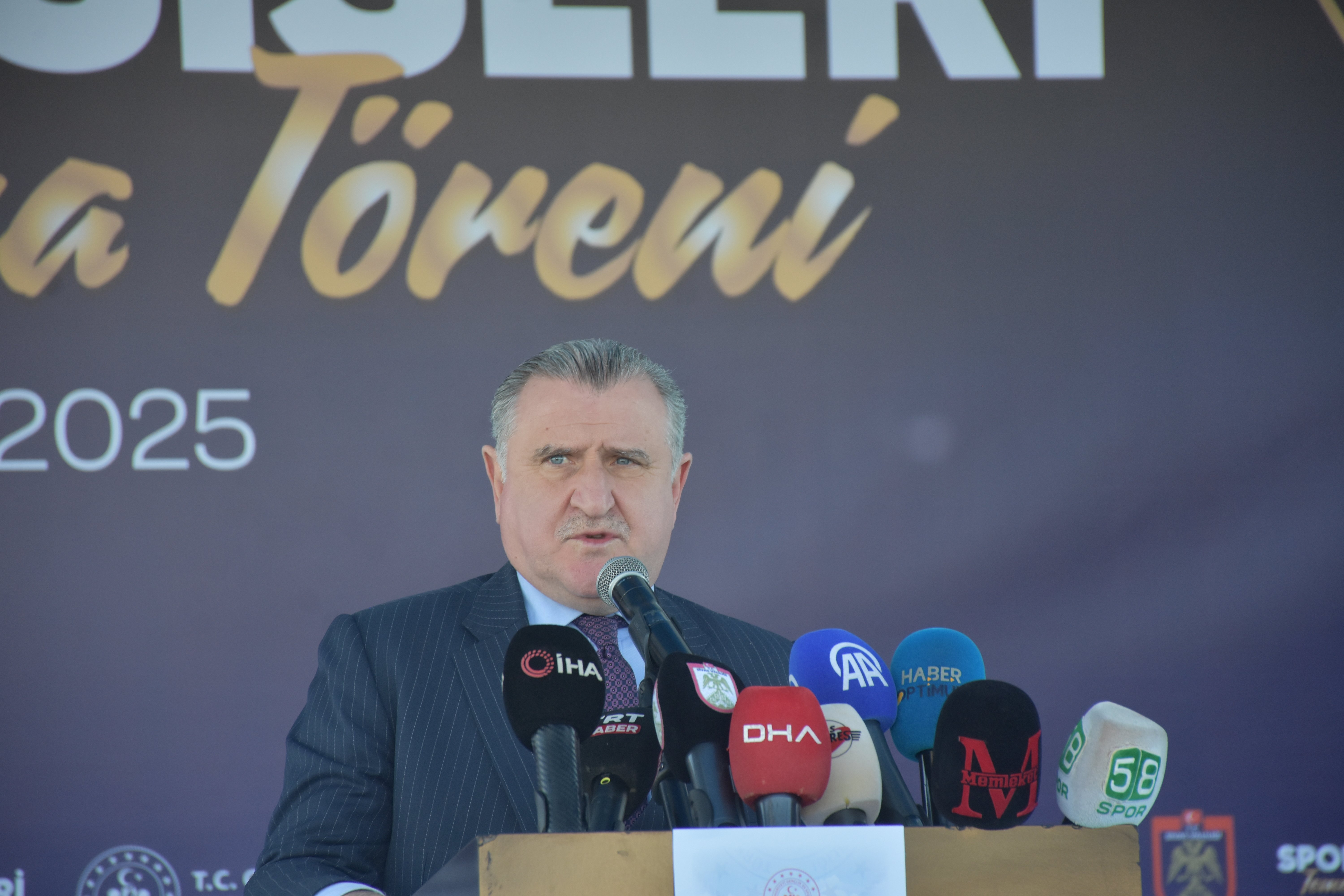 Osman Aşkın Bak spor tesisleri