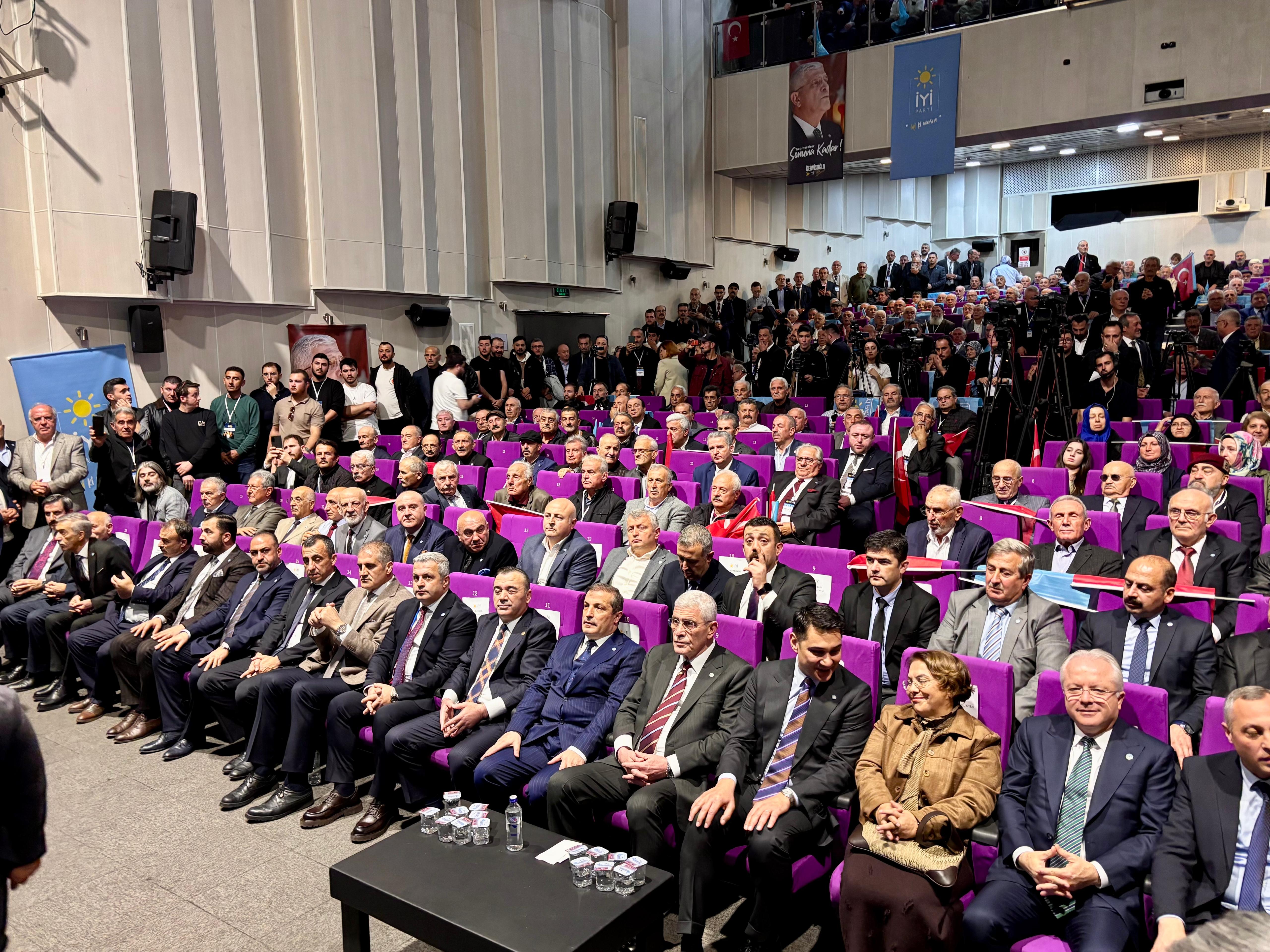 İYİ Parti kongre salonu