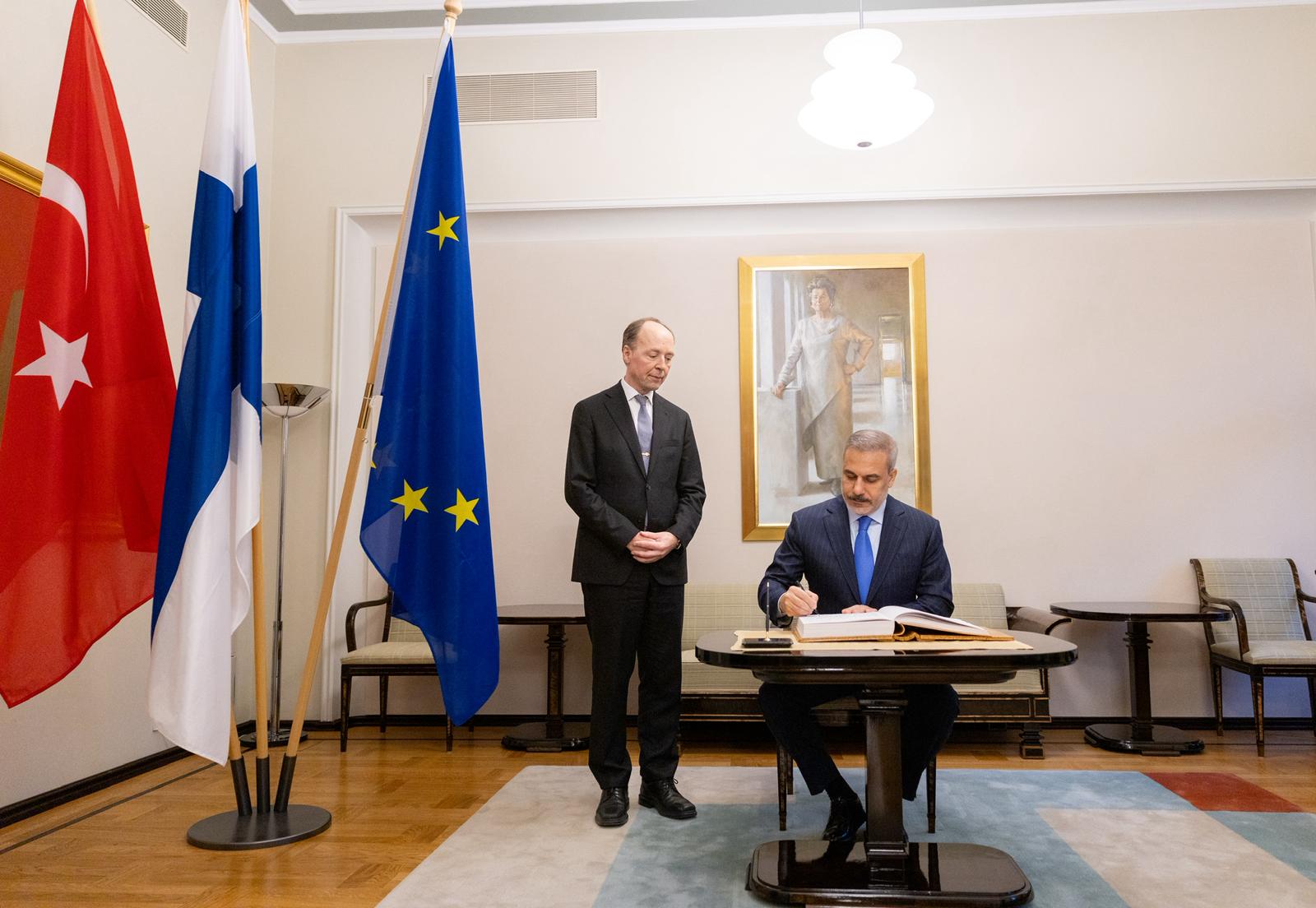 Hakan Fidan Finlandiya Parlamentosu