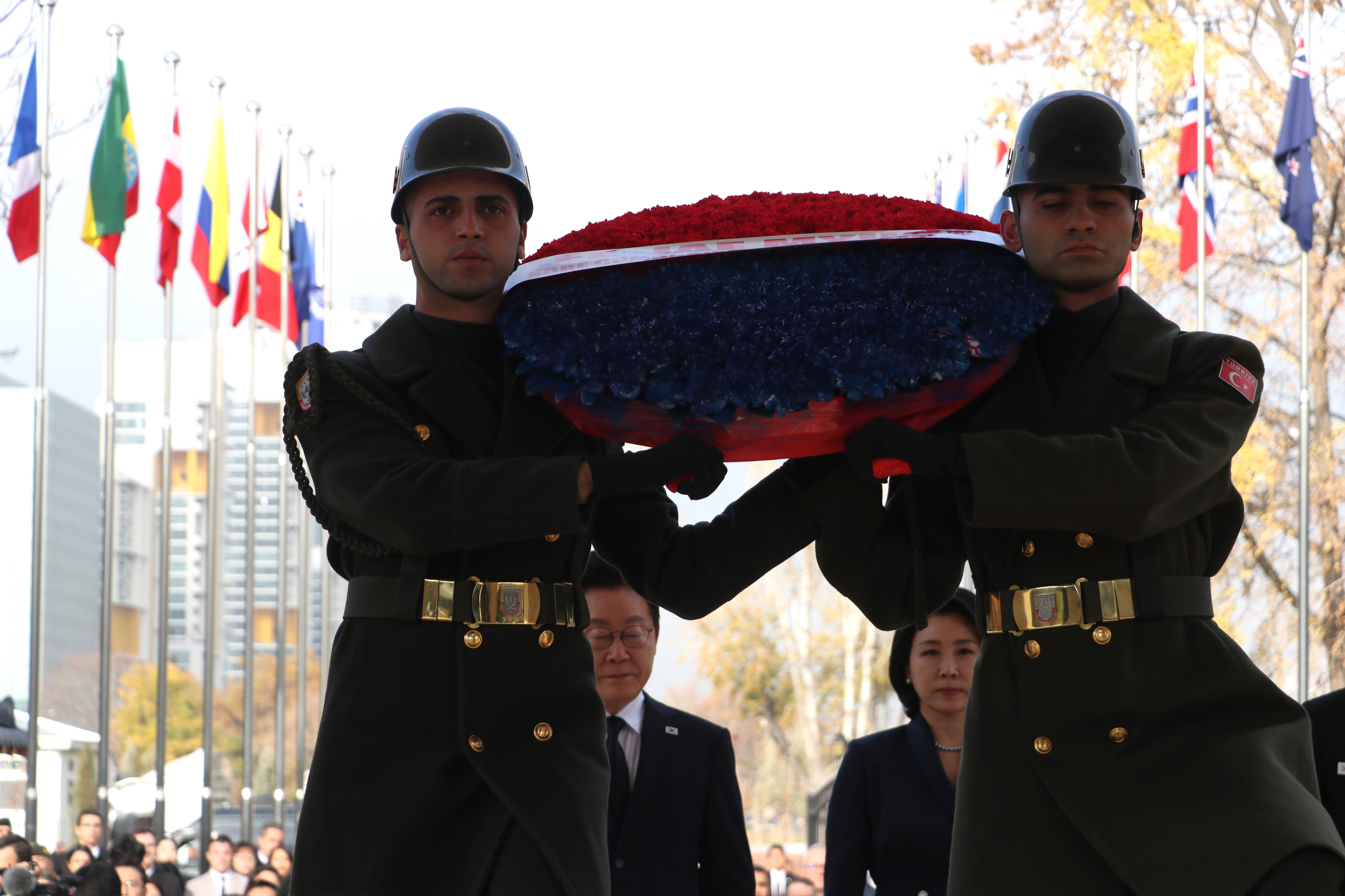 Güney Kore Cumhurbaşkanı Lee Kore Anıtı