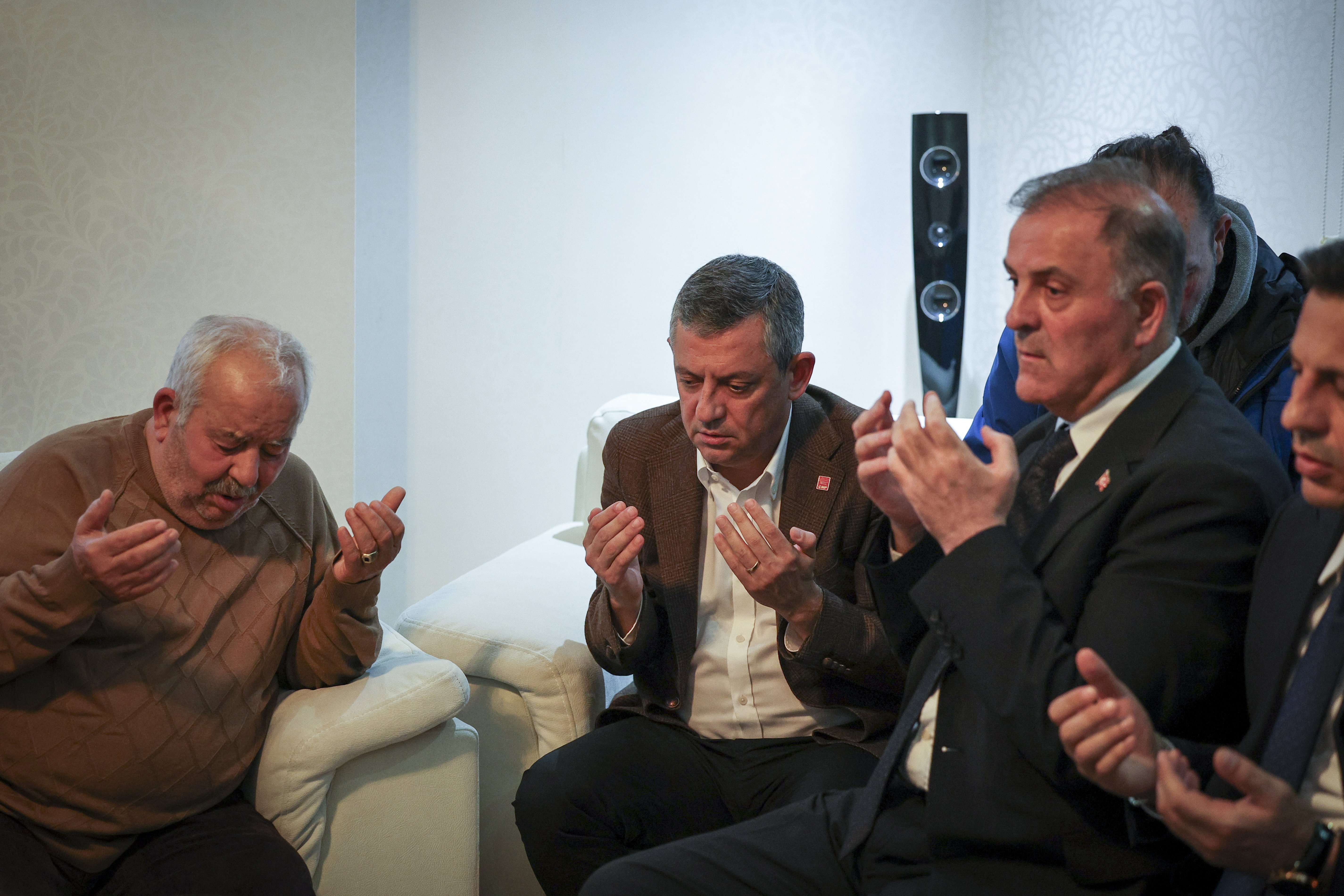 Özgür Özel Taziye Ziyareti