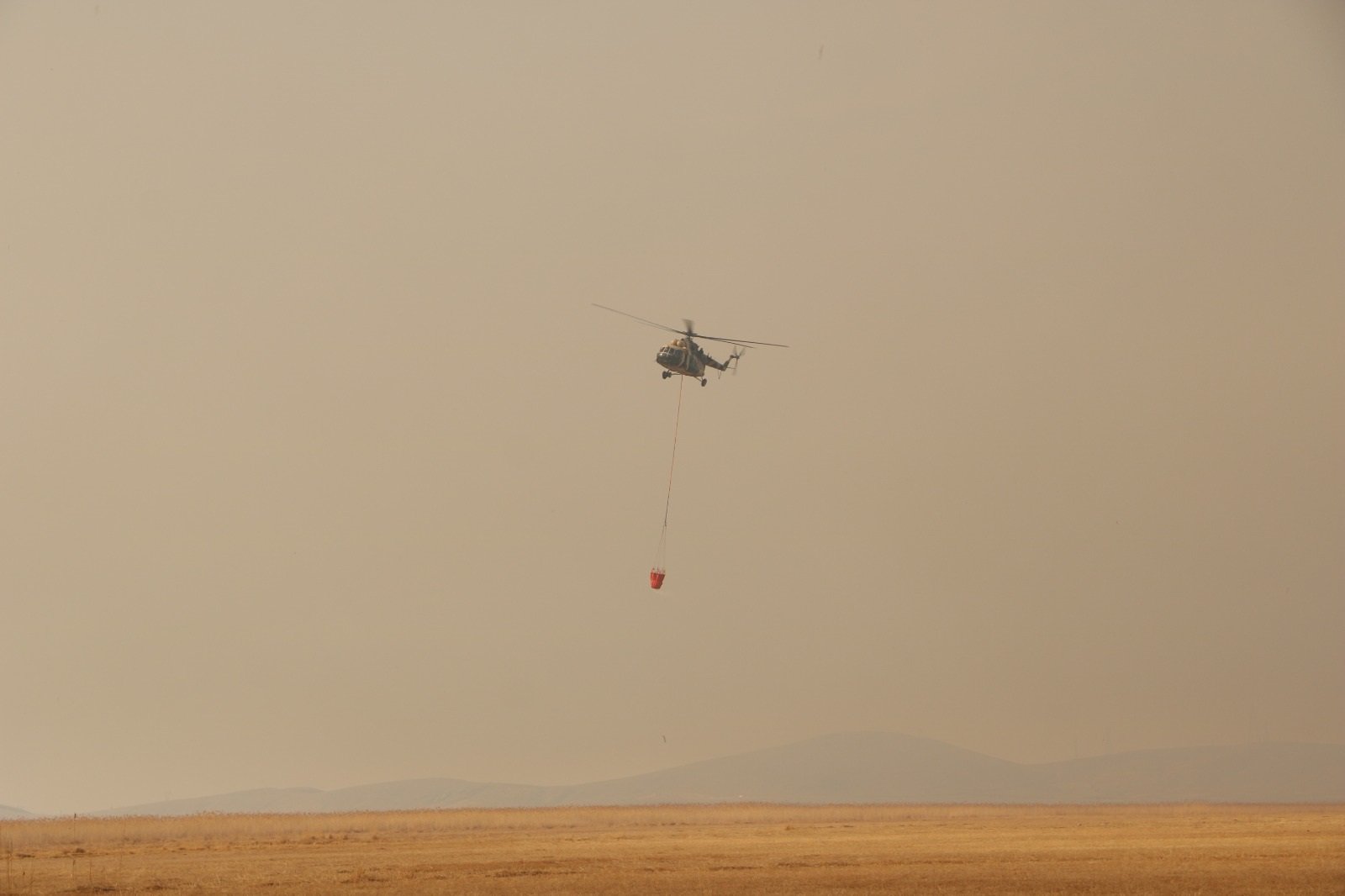 Yangın söndürme helikopteri Nehil Sazlığı