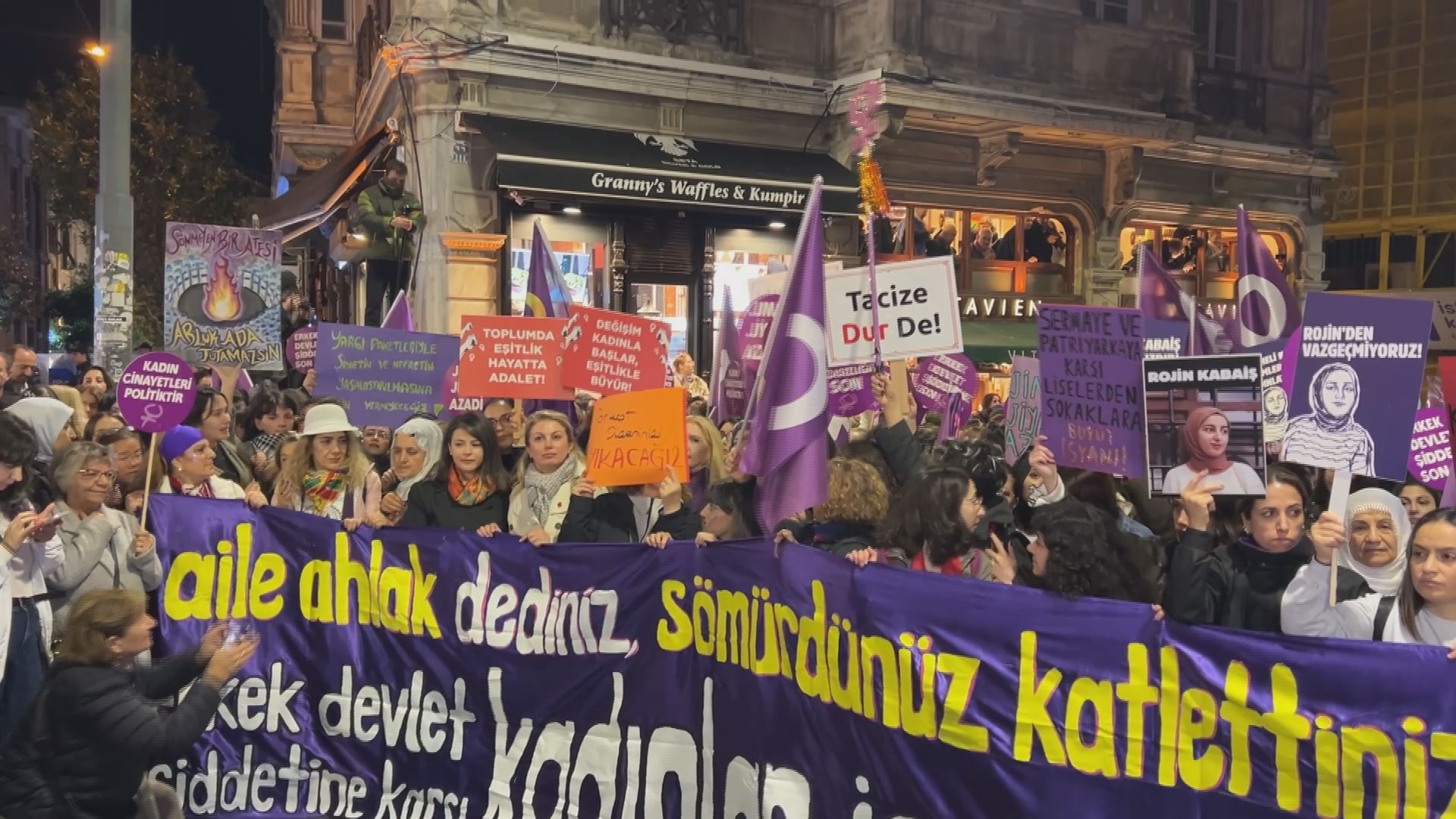 CHP Kadın Kolları Taksim Yürüyüşü