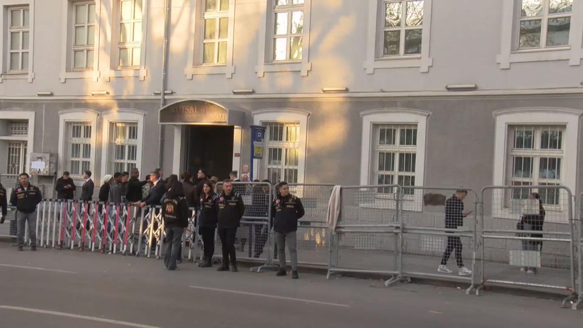 Saint Esprit Katedrali güvenlik önlemleri