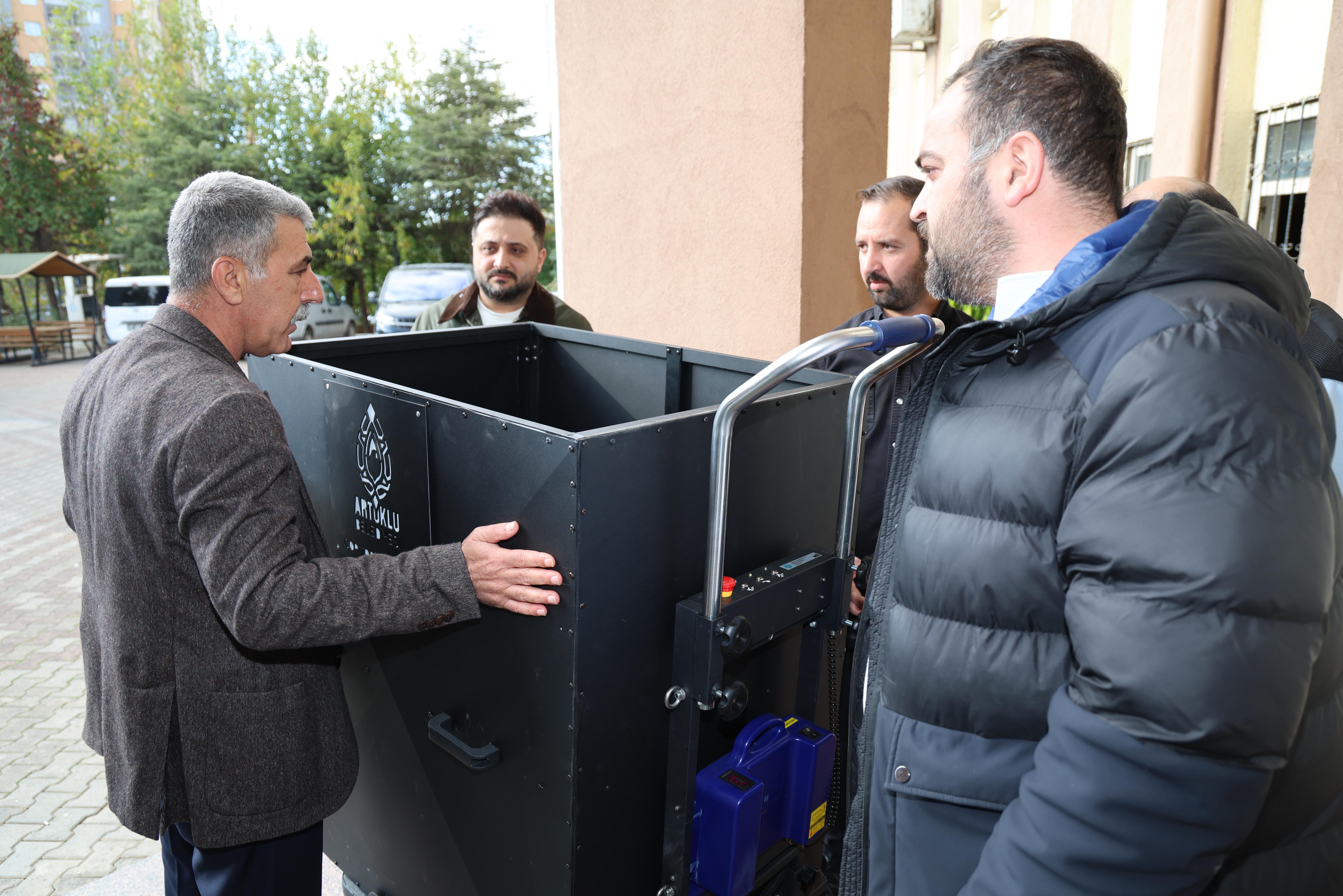 Paletli çöp toplama aracı test