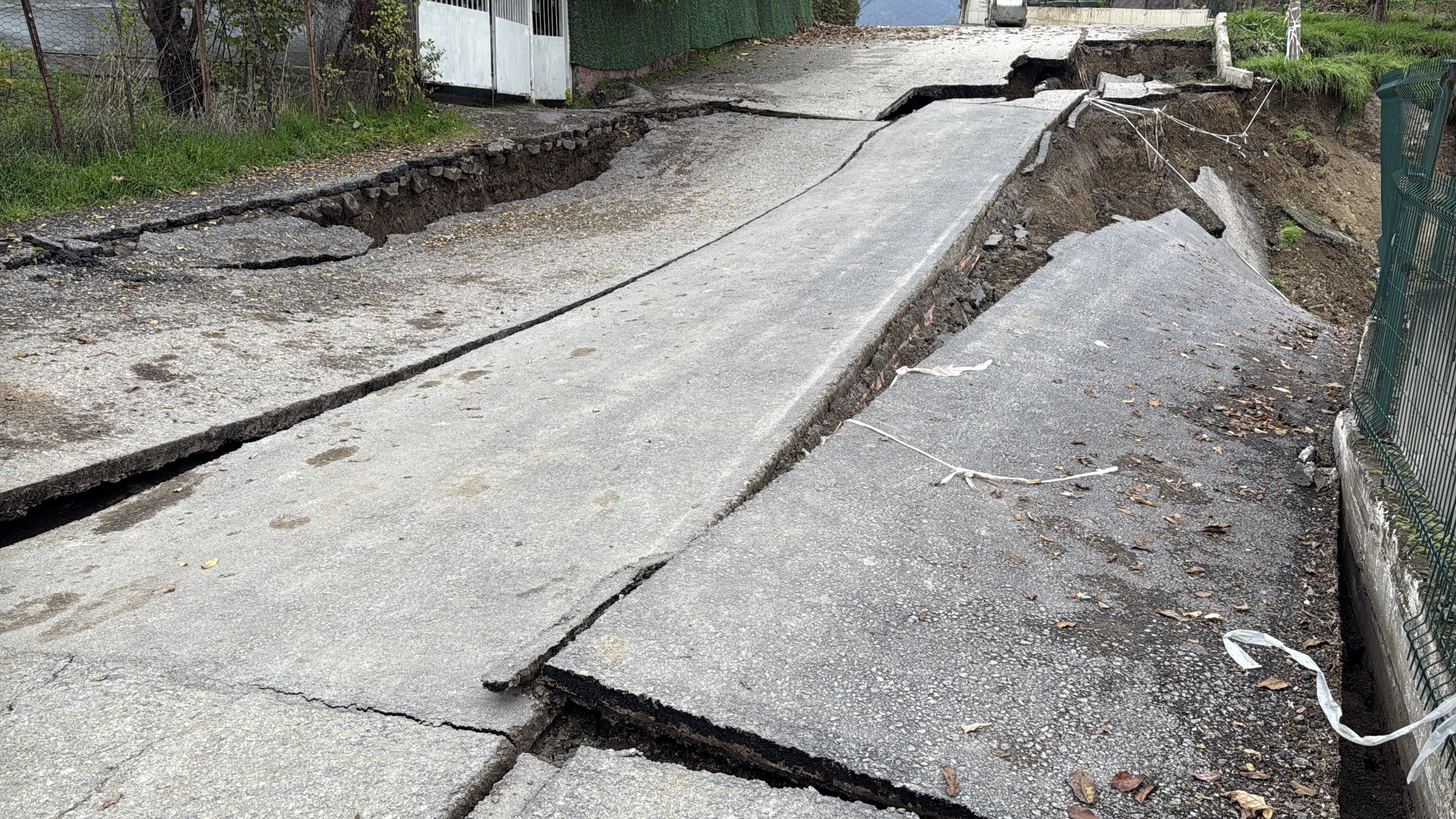 Karabük okul inşaatı yol çökmesi