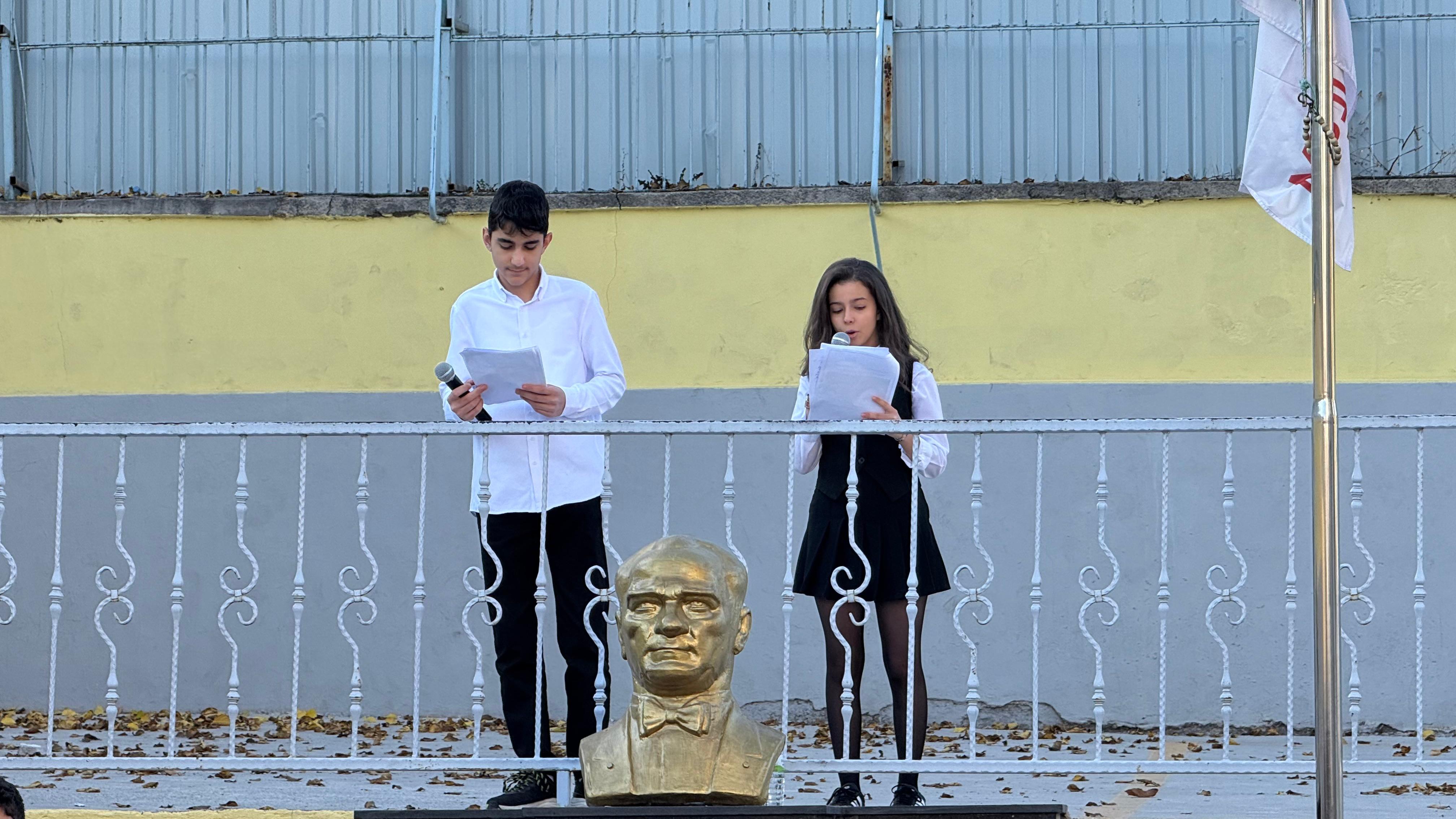 Atatürk anma töreni okul