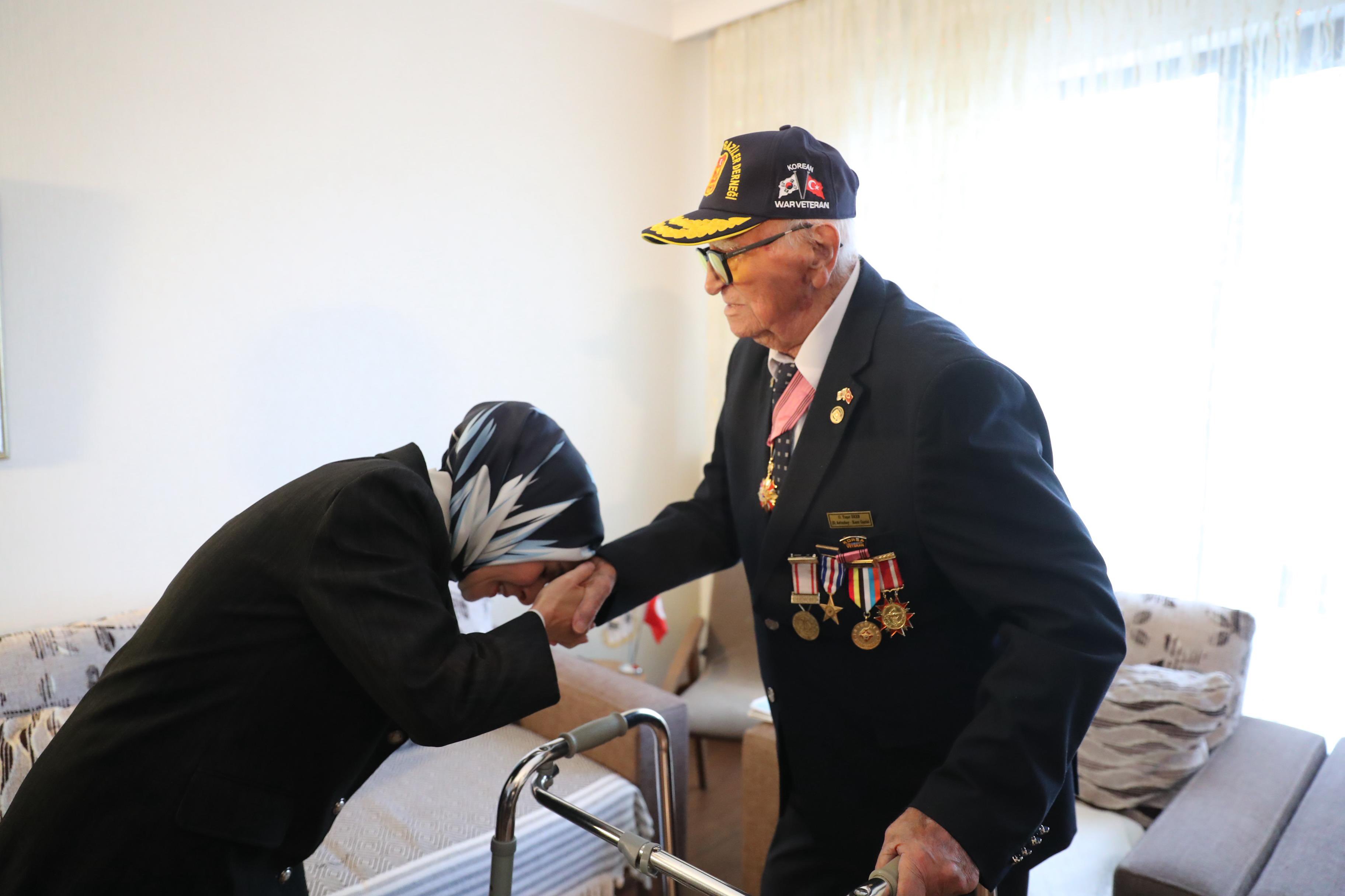 Bakan Göktaş Kore gazisi ziyareti