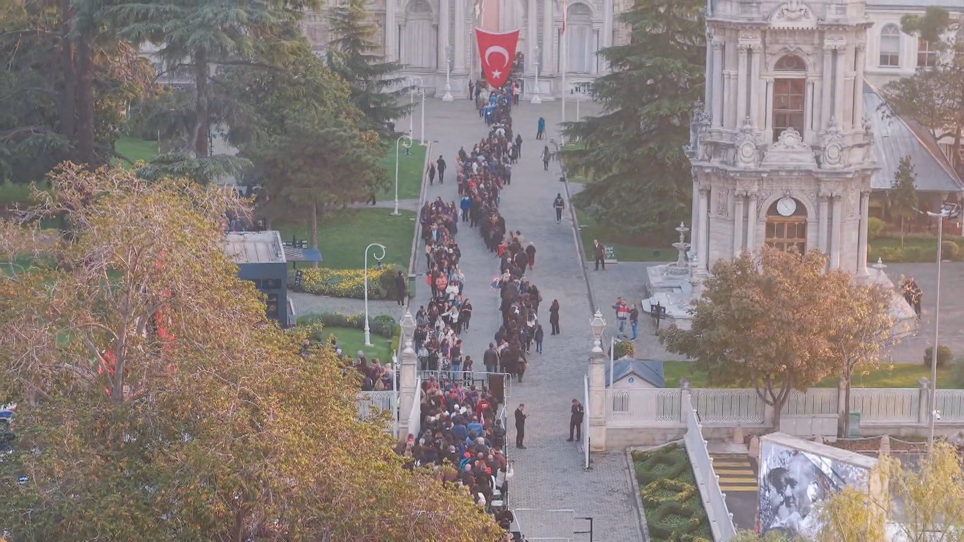 Atatürk anma töreni kalabalık