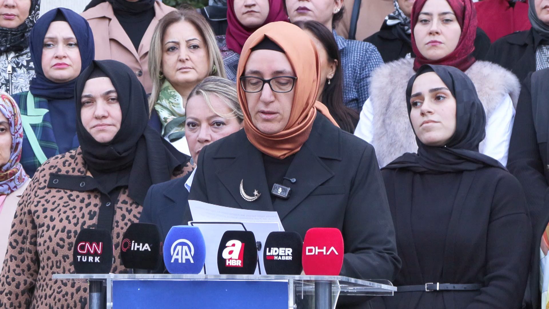 AK Parti İstanbul Kadın Kolları Basın Toplantısı