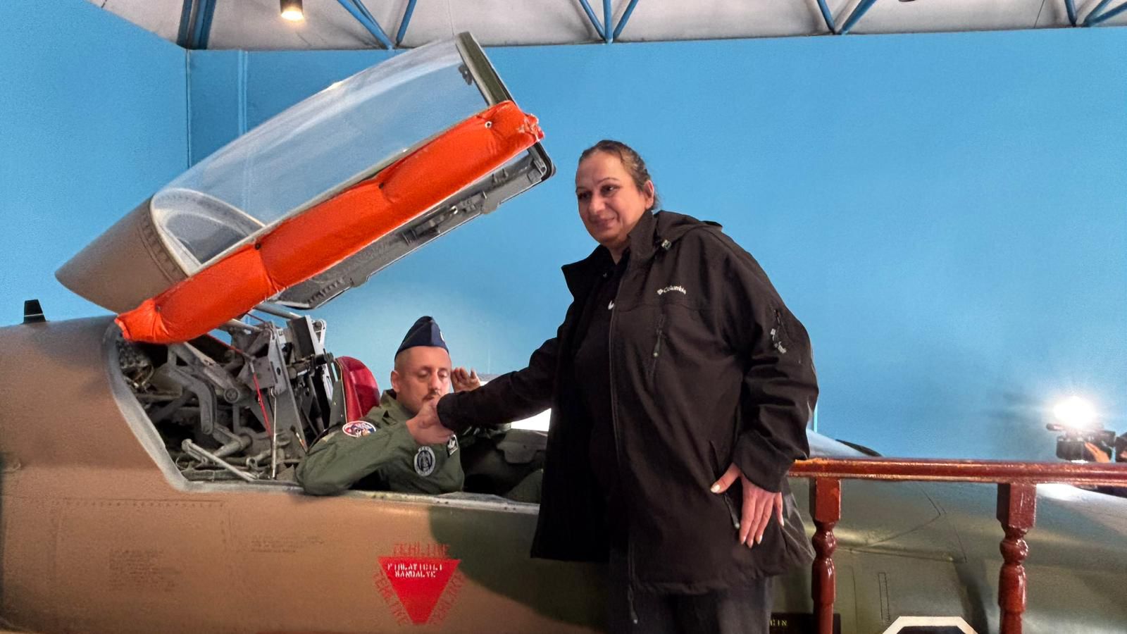 Server Tolga Doğan pilot kıyafetiyle