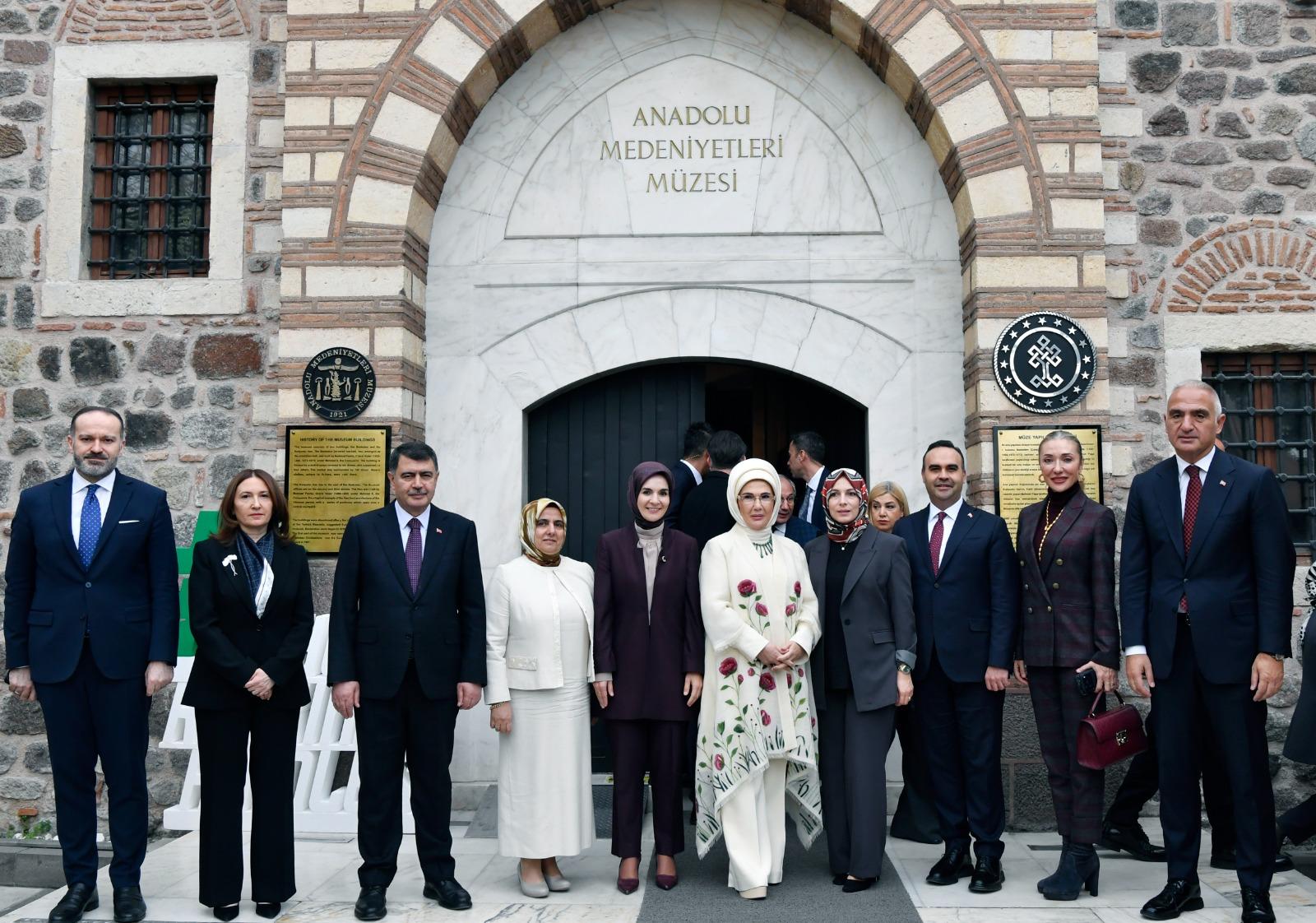 Emine Erdoğan Sof Kumaş Sergisi