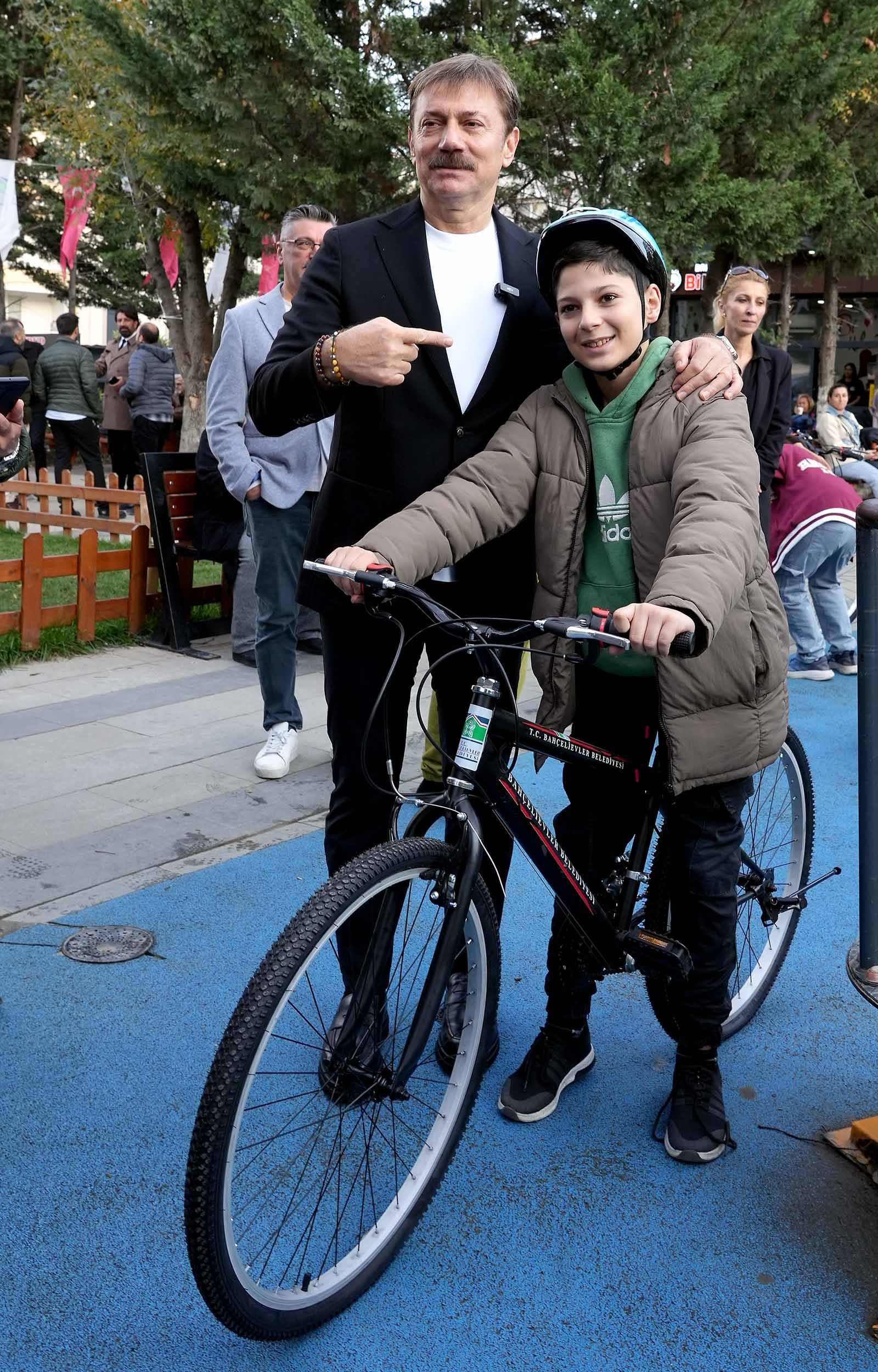 Bahçelievler bisiklet dağıtım etkinliği