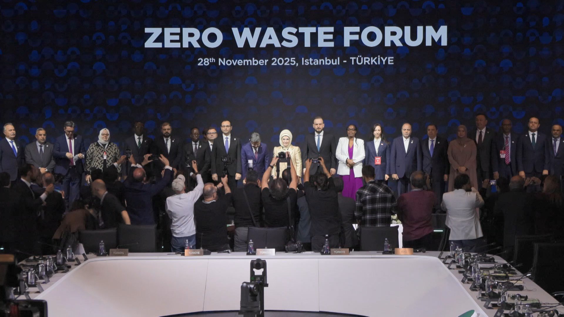 Emine Erdoğan panelde konuşuyor