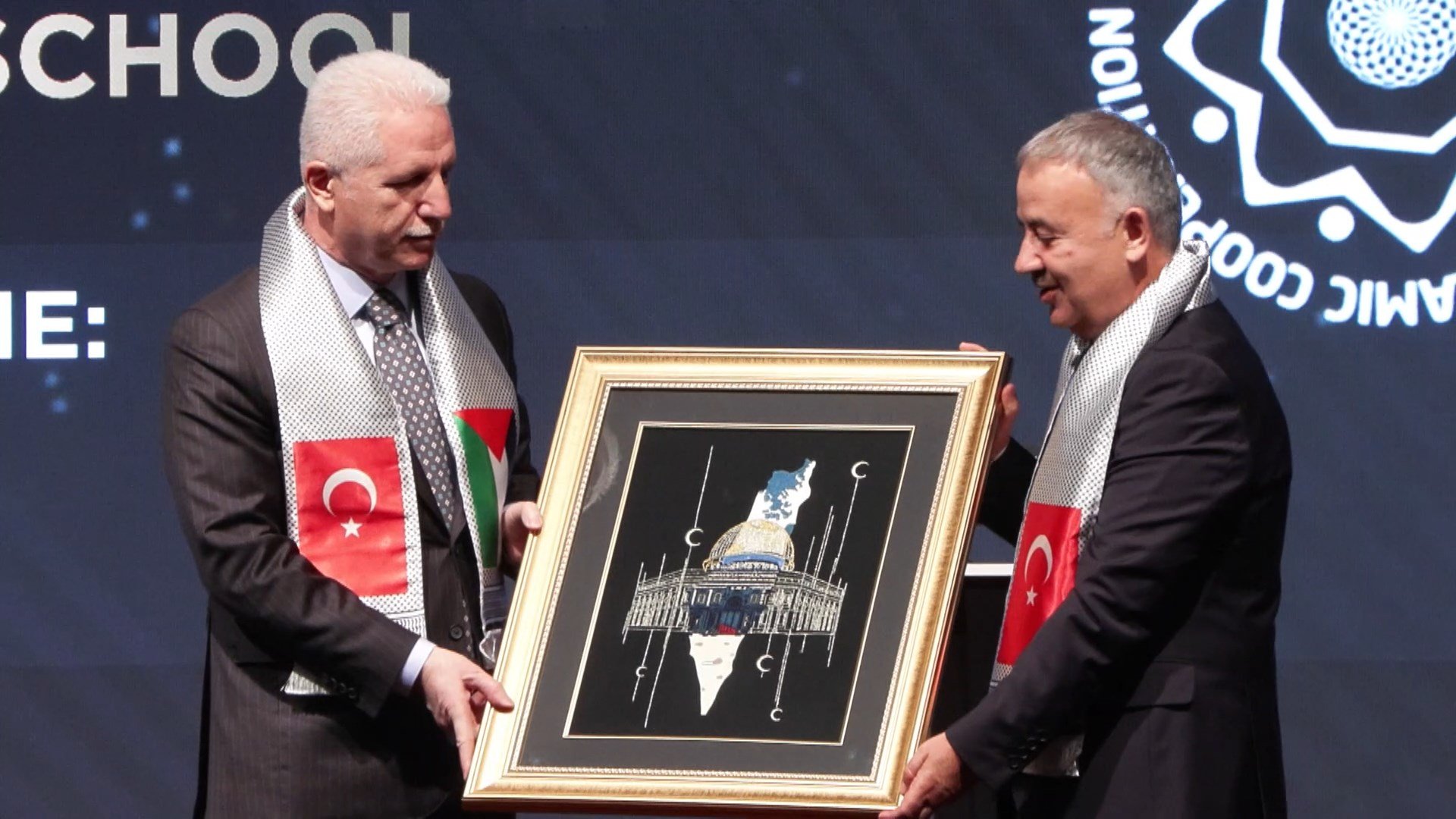 Model İslam İşbirliği Teşkilatı Liseler Zirvesi katılımcıları