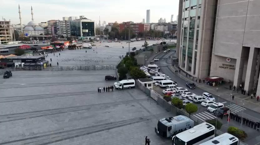 Metrobüste Atatürk anması