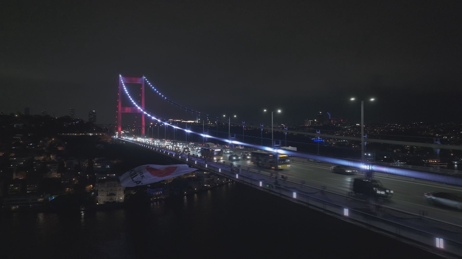 FSM Köprüsü Kızılay Bayrağı