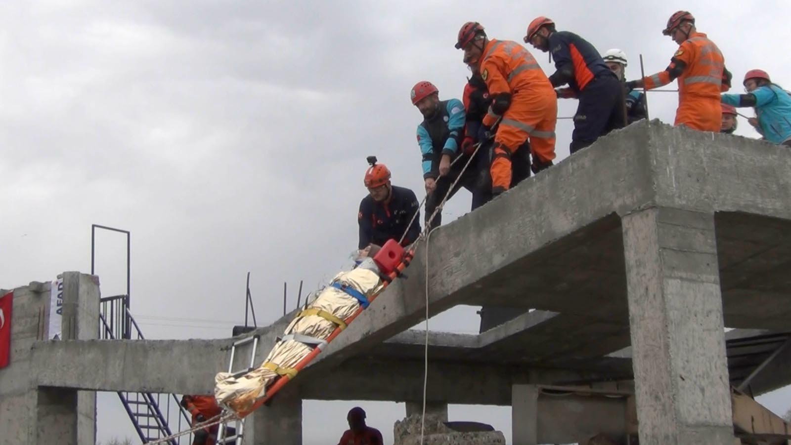 Deprem Tatbikatı Ekip Çalışması