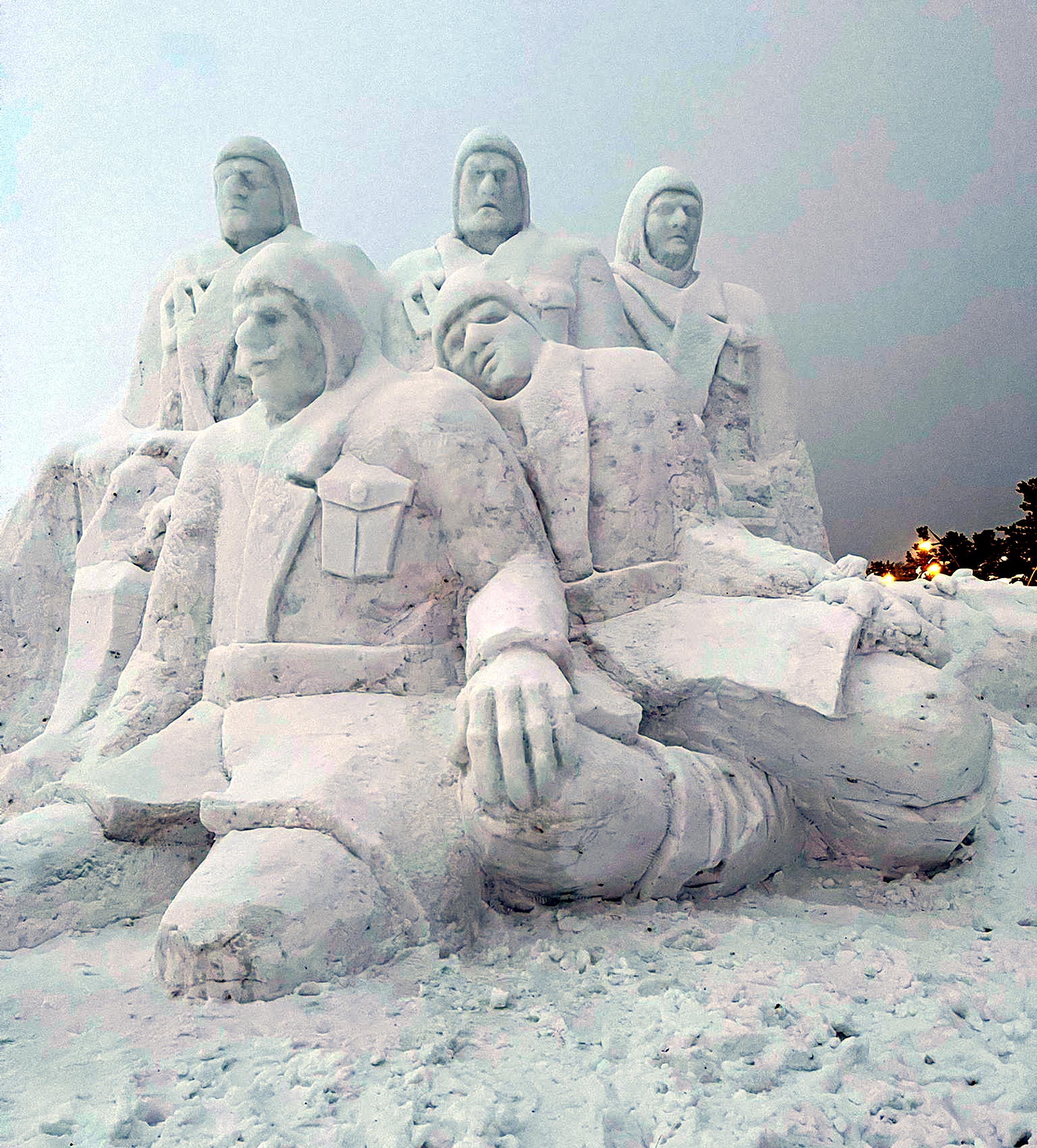 Prof. Dr. Mustafa Bulat kardan heykel